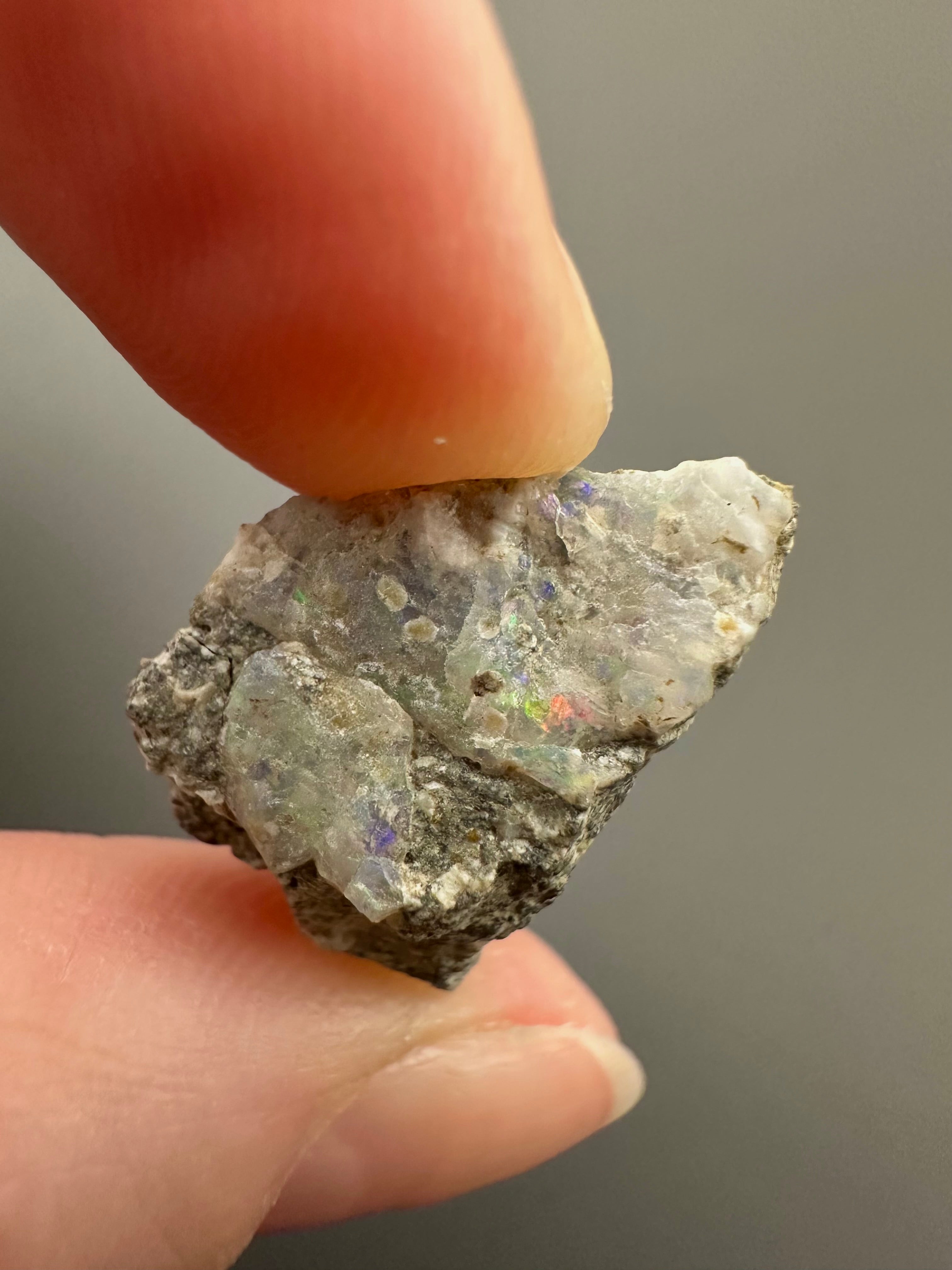 Precious opal – Dubnik, Slovakia - SOP072