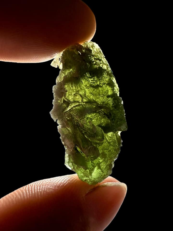 Moldavite – Jankov – 9,1g - V1346 retroilluminata
