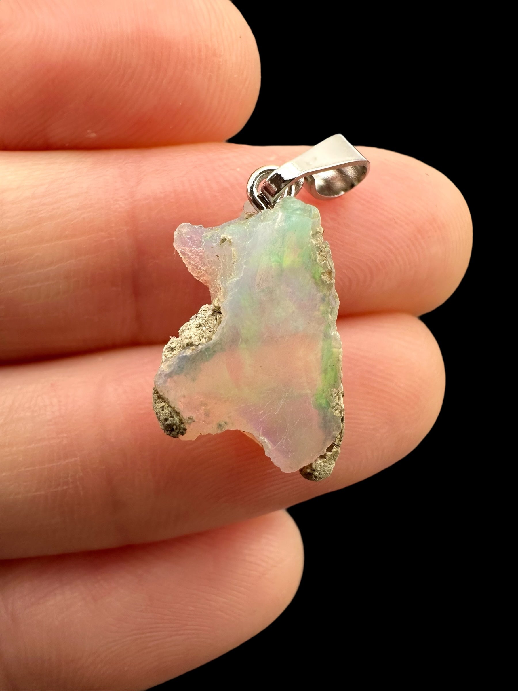 Precious opal pendant - P/OP012