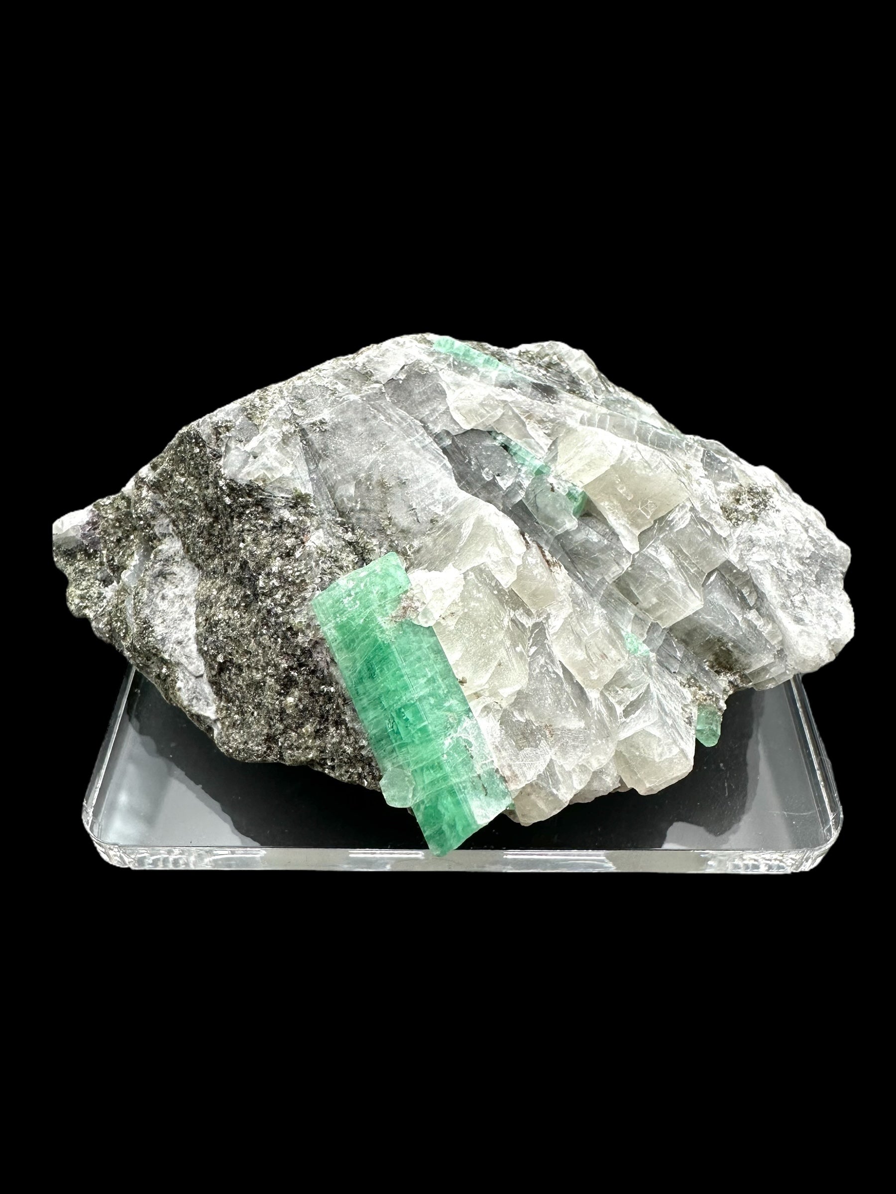 Emerald – Dayakou, China