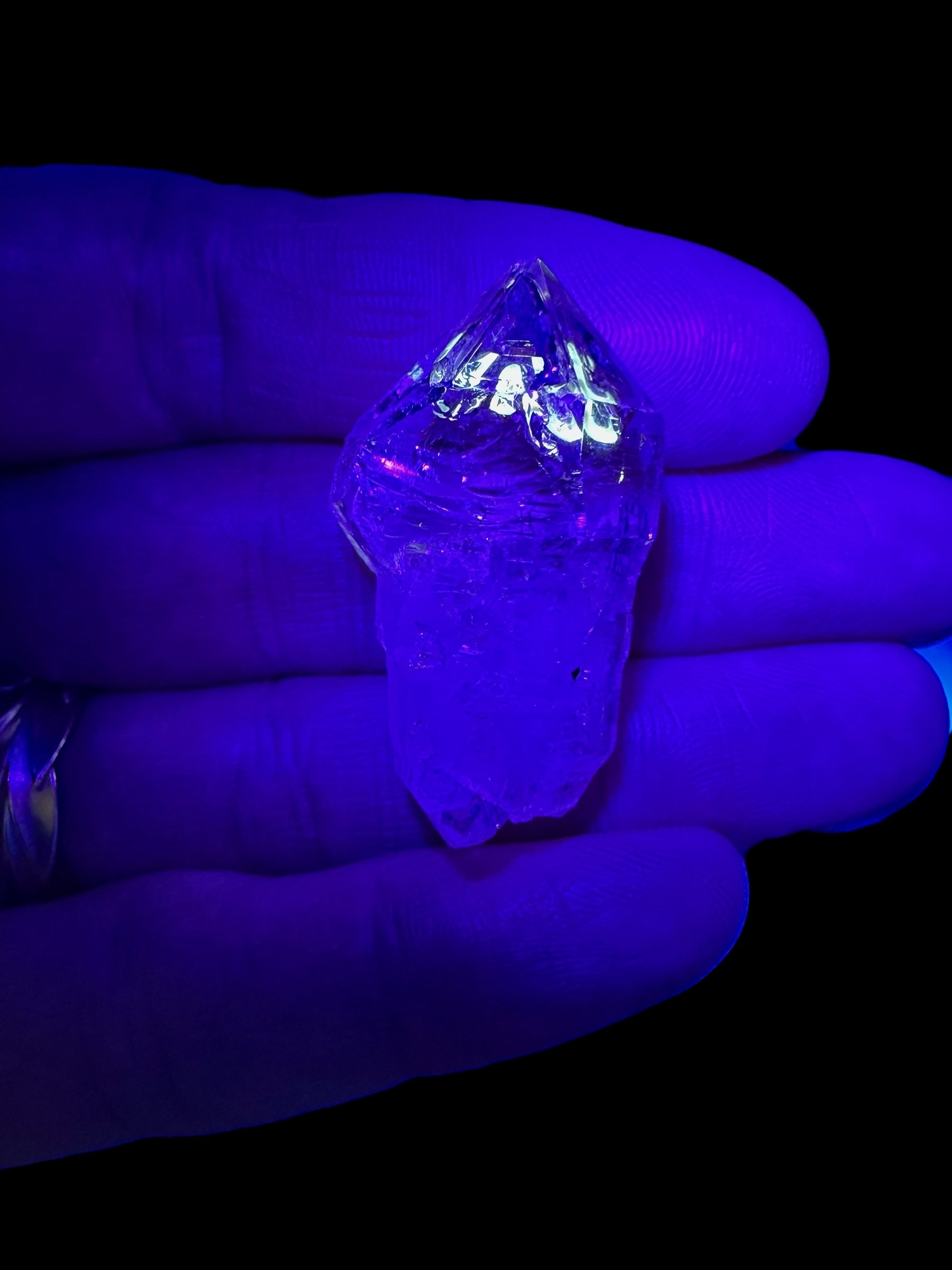 Crystal with petroleum inclusions – Madagascar - KIR06