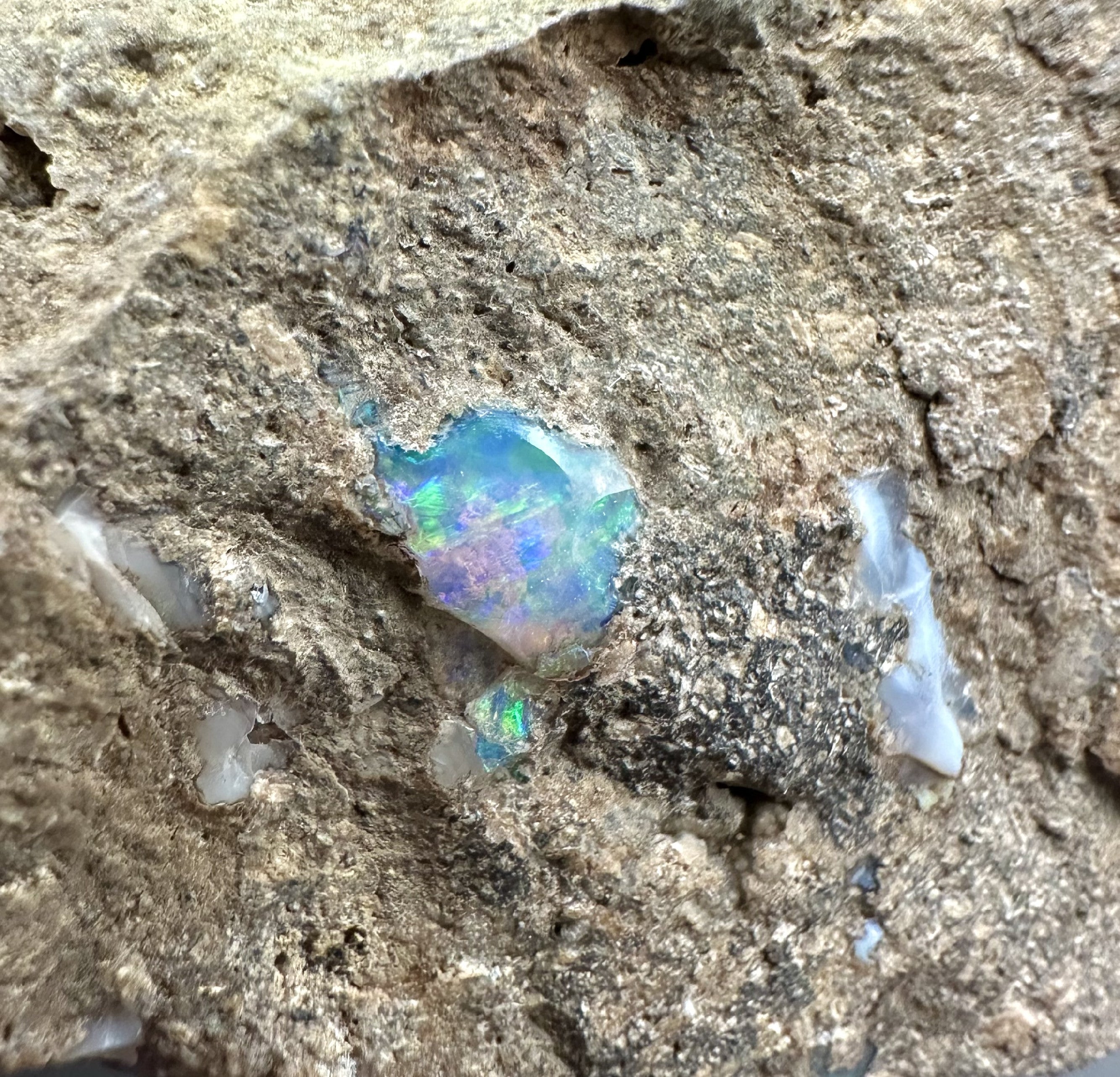 Precious opal – Dubnik, Slovakia - SOP081
