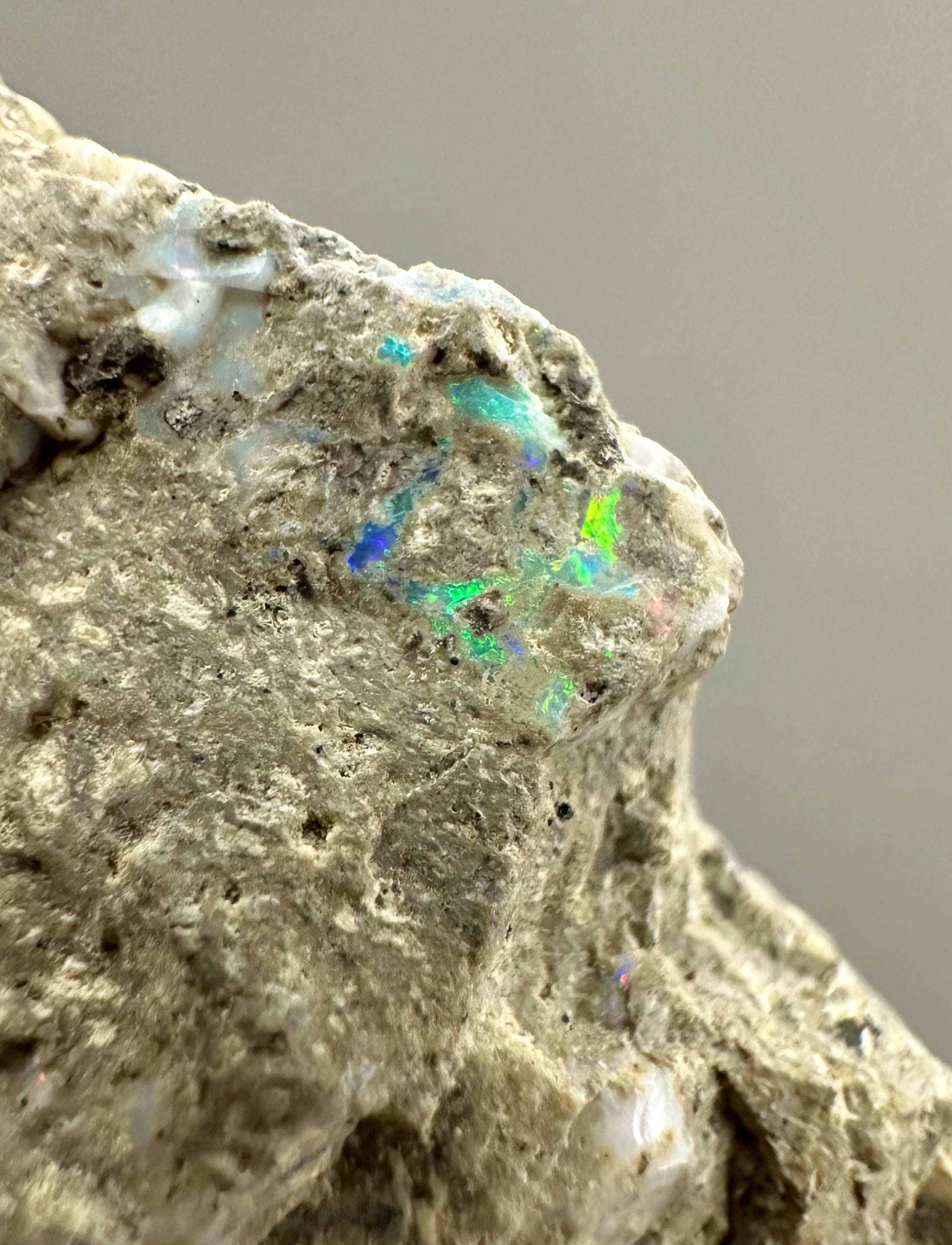 Precious opal – Dubnik, Slovakia - SOP085