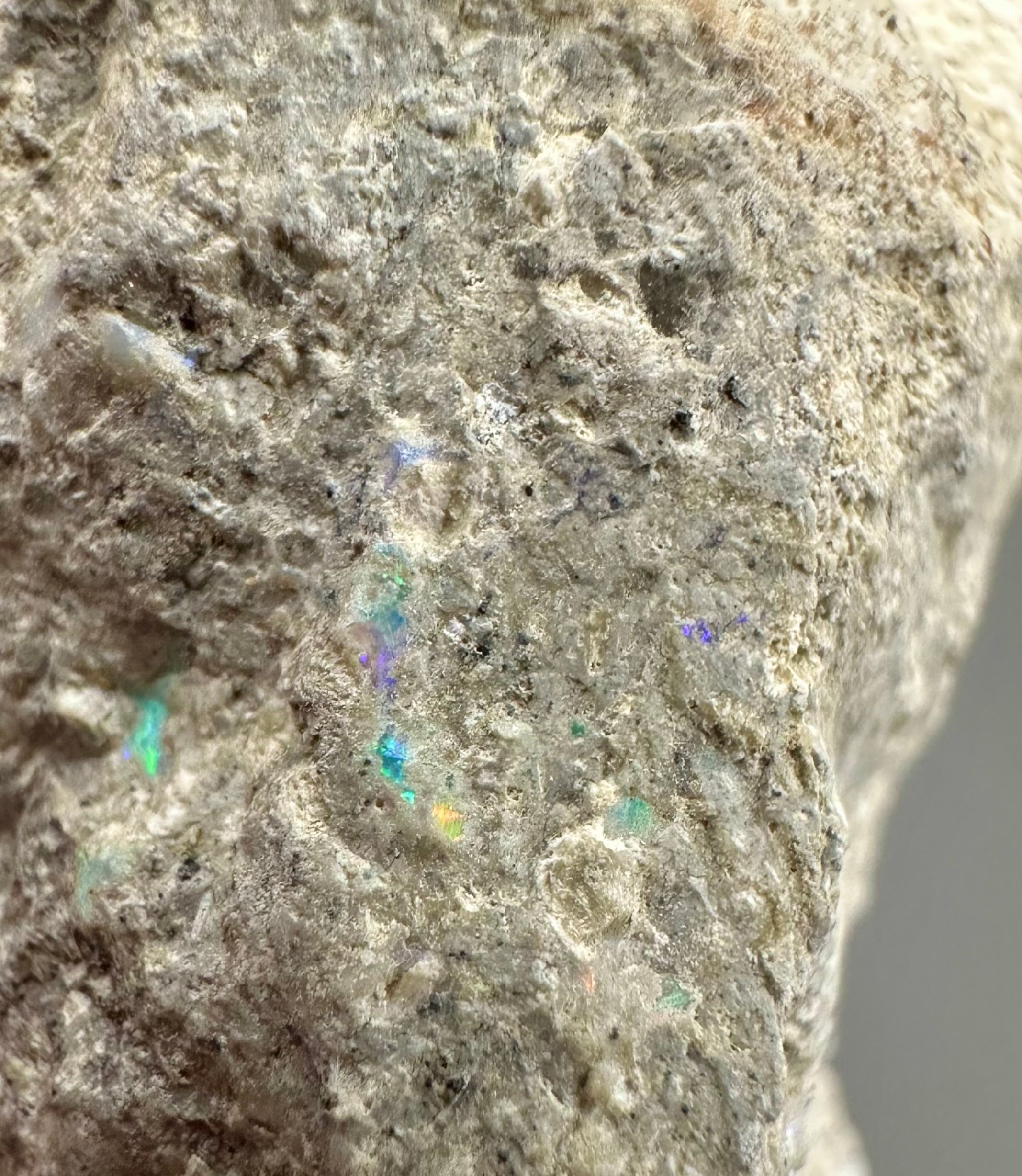 Precious opal – Dubnik, Slovakia - SOP085