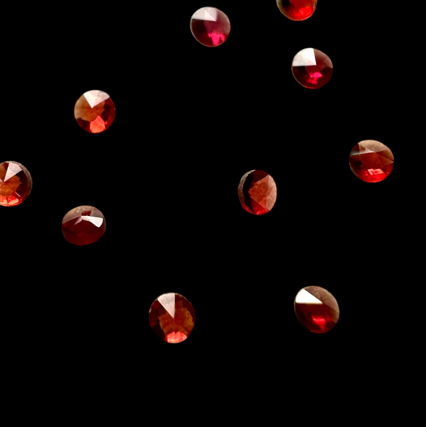 Faceted czech garnet 10 pcs – Ceske Stredohori, CZ - BG003