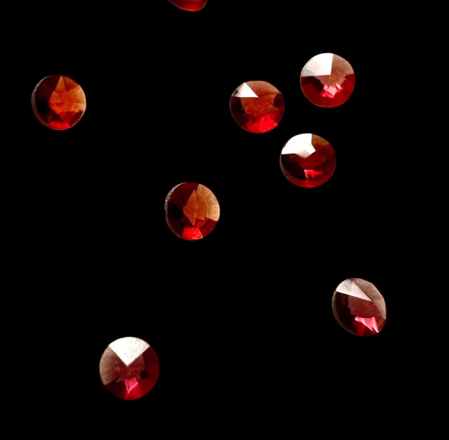 Faceted czech garnet 10 pcs – Ceske Stredohori, CZ - BG004