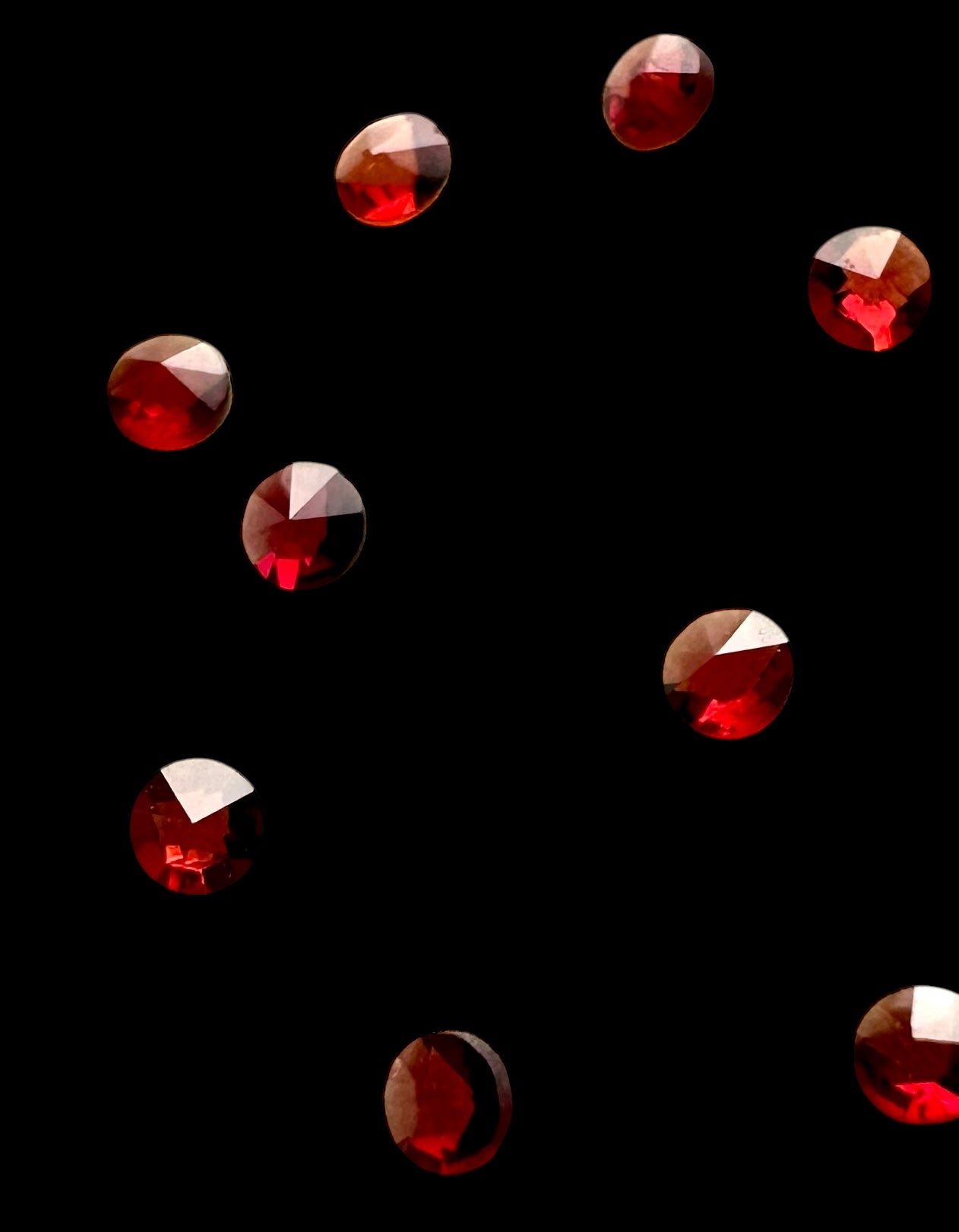 Faceted czech garnet 10 pcs – Ceske Stredohori, CZ - BG005
