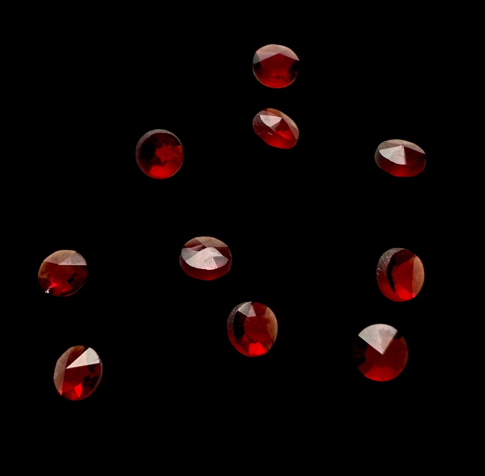 Faceted czech garnet 10 pcs – Ceske Stredohori, CZ - BG006