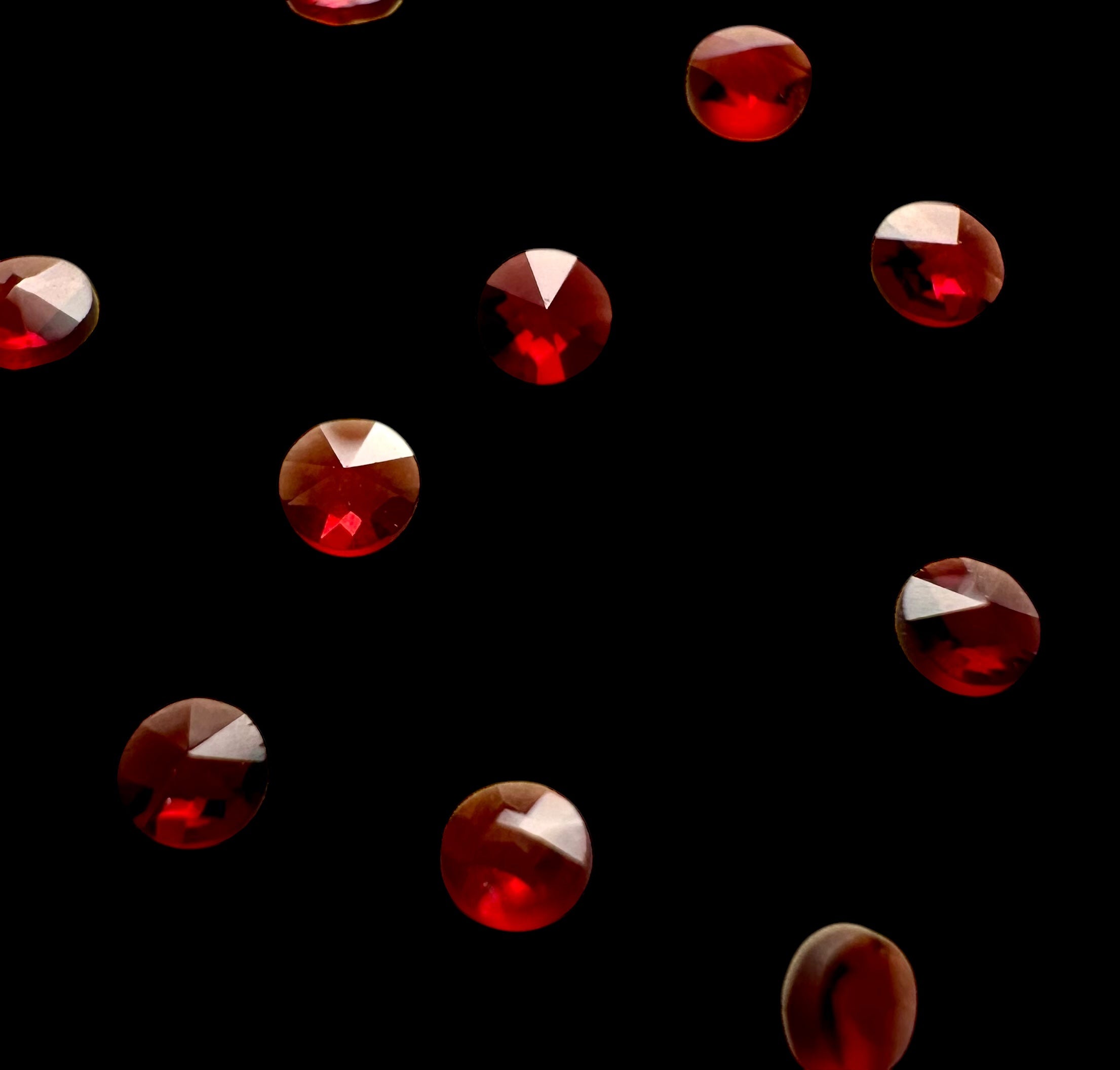 Faceted czech garnet 10 pcs – Ceske Stredohori, CZ - BG007