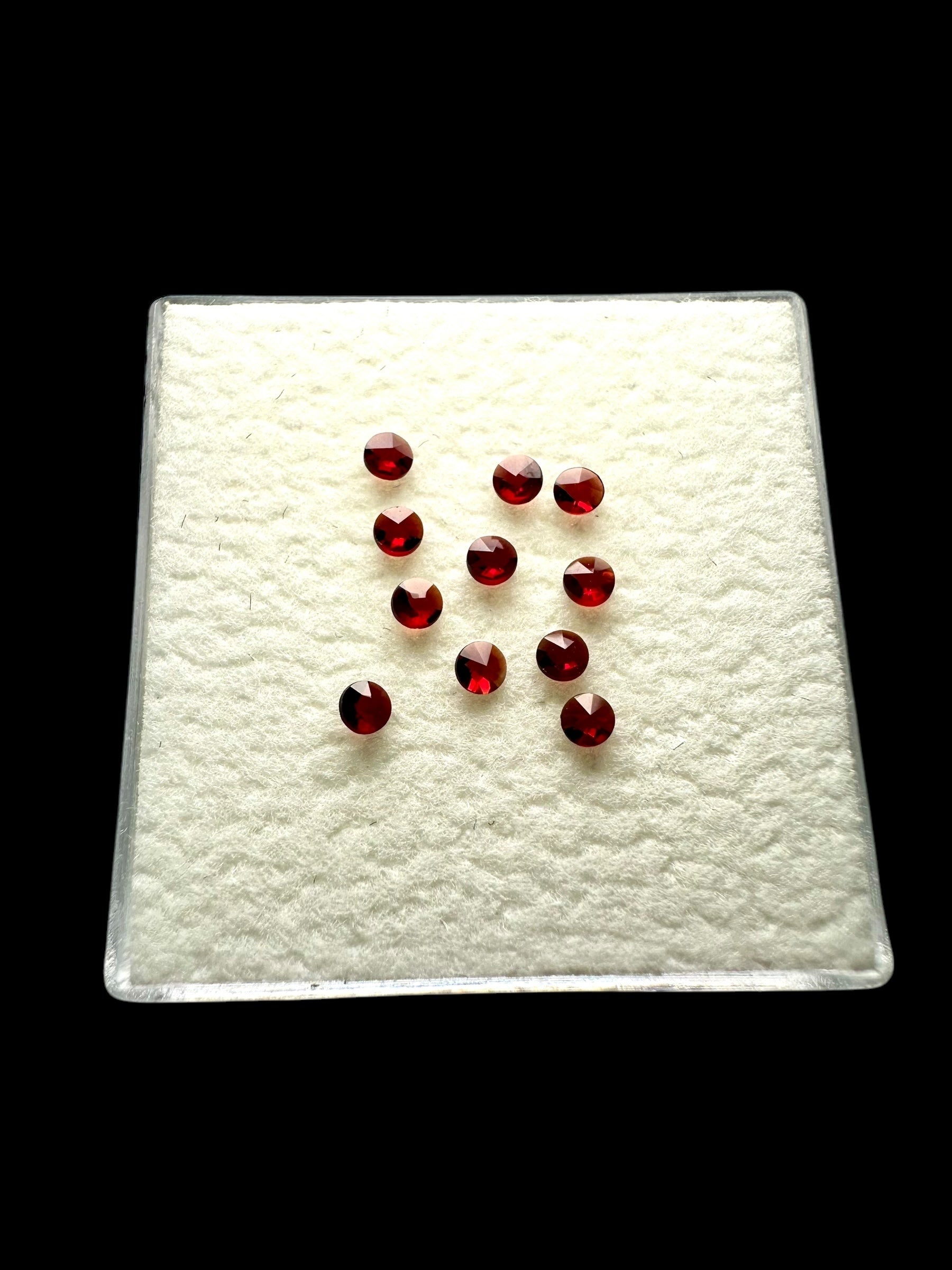 Faceted czech garnet 10 pcs – Ceske Stredohori, CZ - BG008