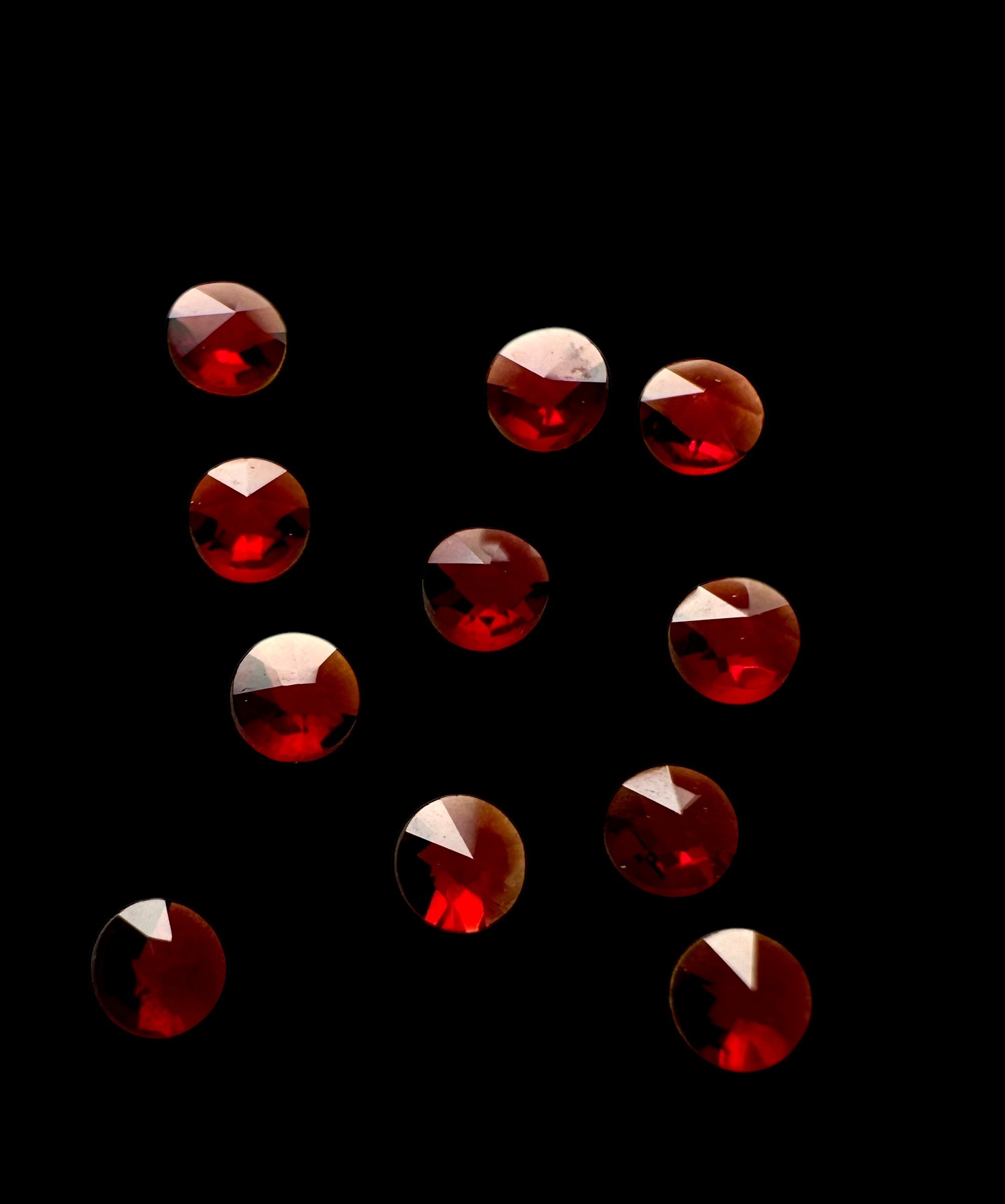 Faceted czech garnet 10 pcs – Ceske Stredohori, CZ - BG008