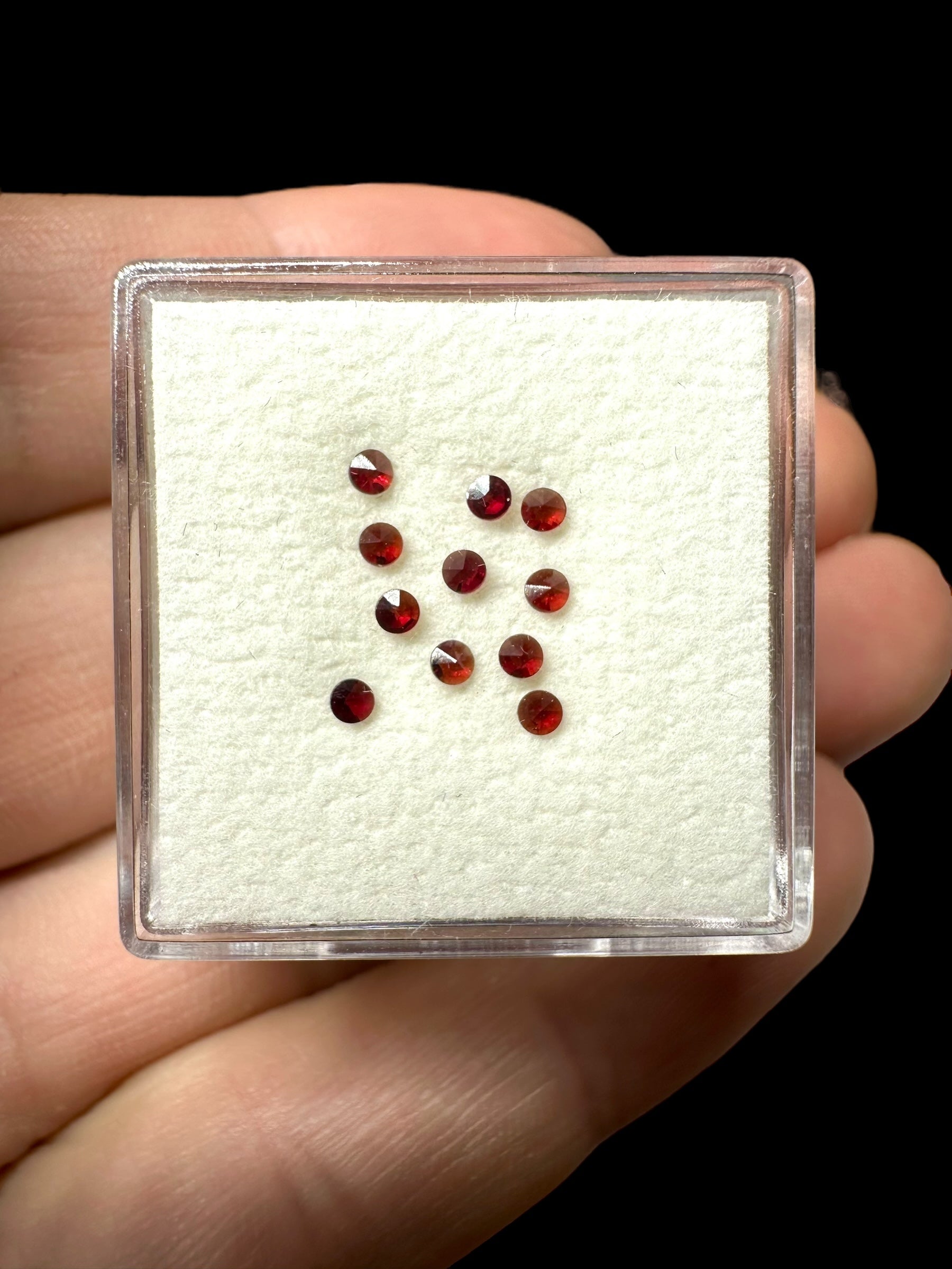Faceted czech garnet 10 pcs – Ceske Stredohori, CZ