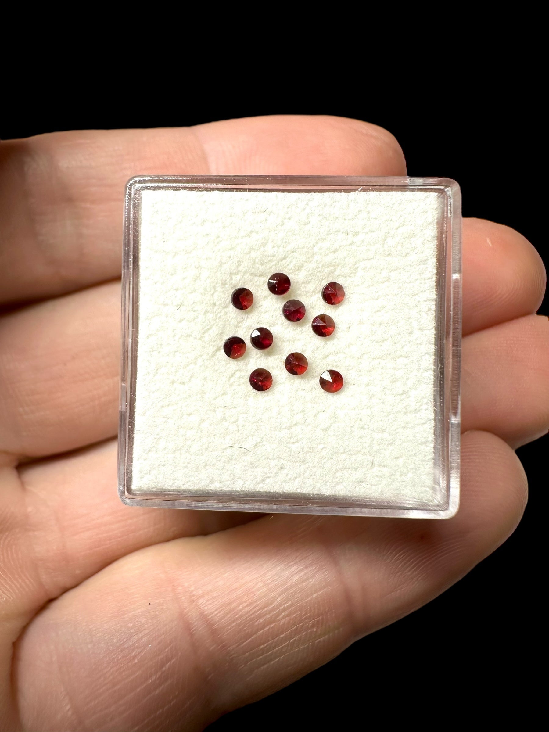 Faceted czech garnet 10 pcs – Ceske Stredohori, CZ