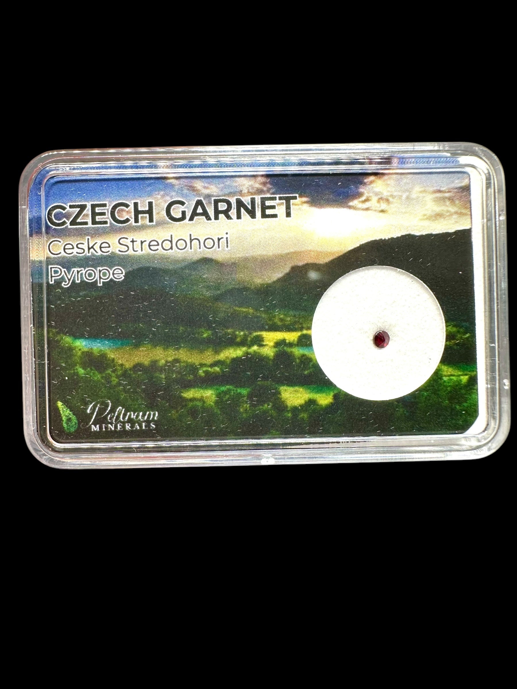 Faceted czech garnet in box – Ceske Stredohori, CZ
