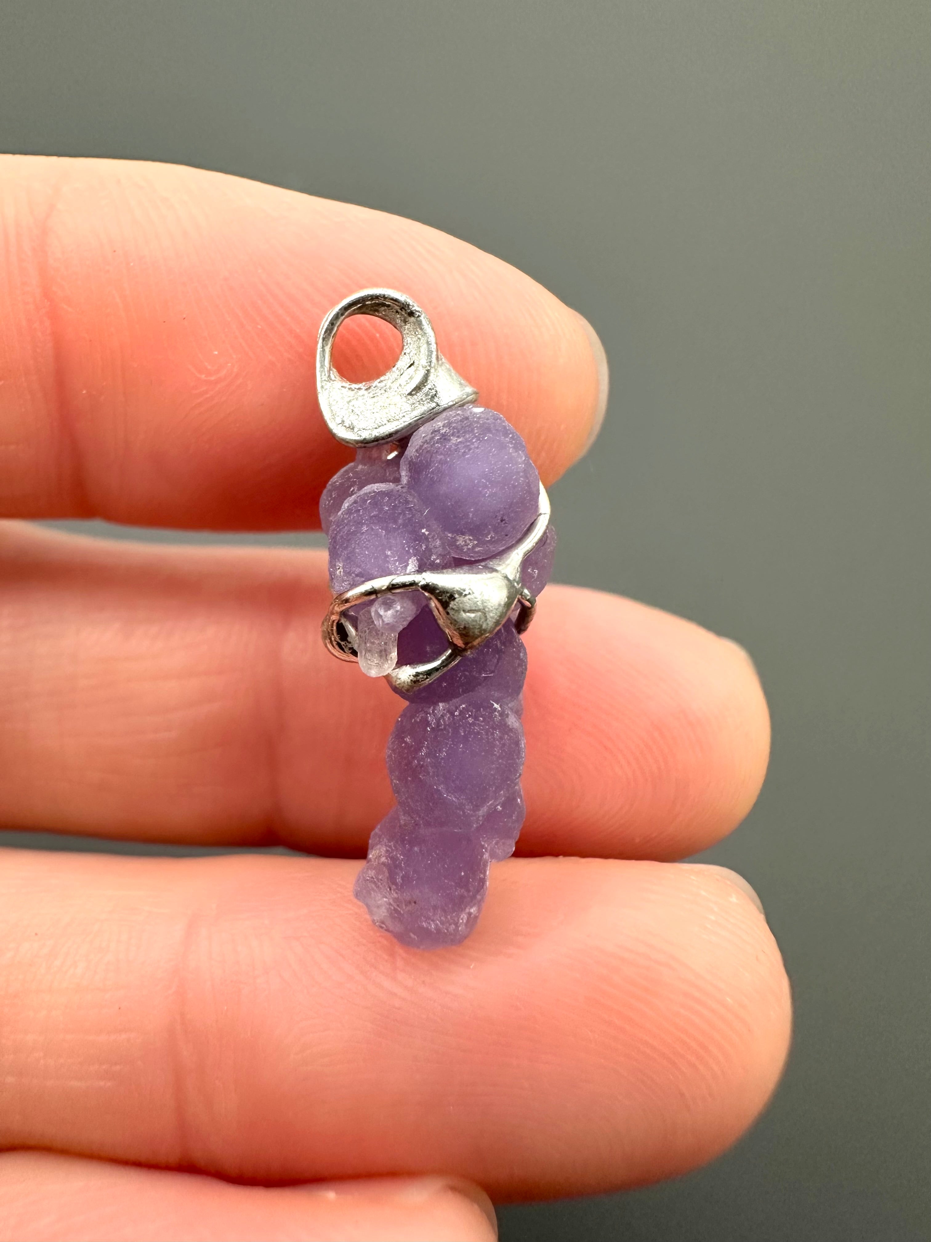 Grape chalcedony pendant - P/HCH81