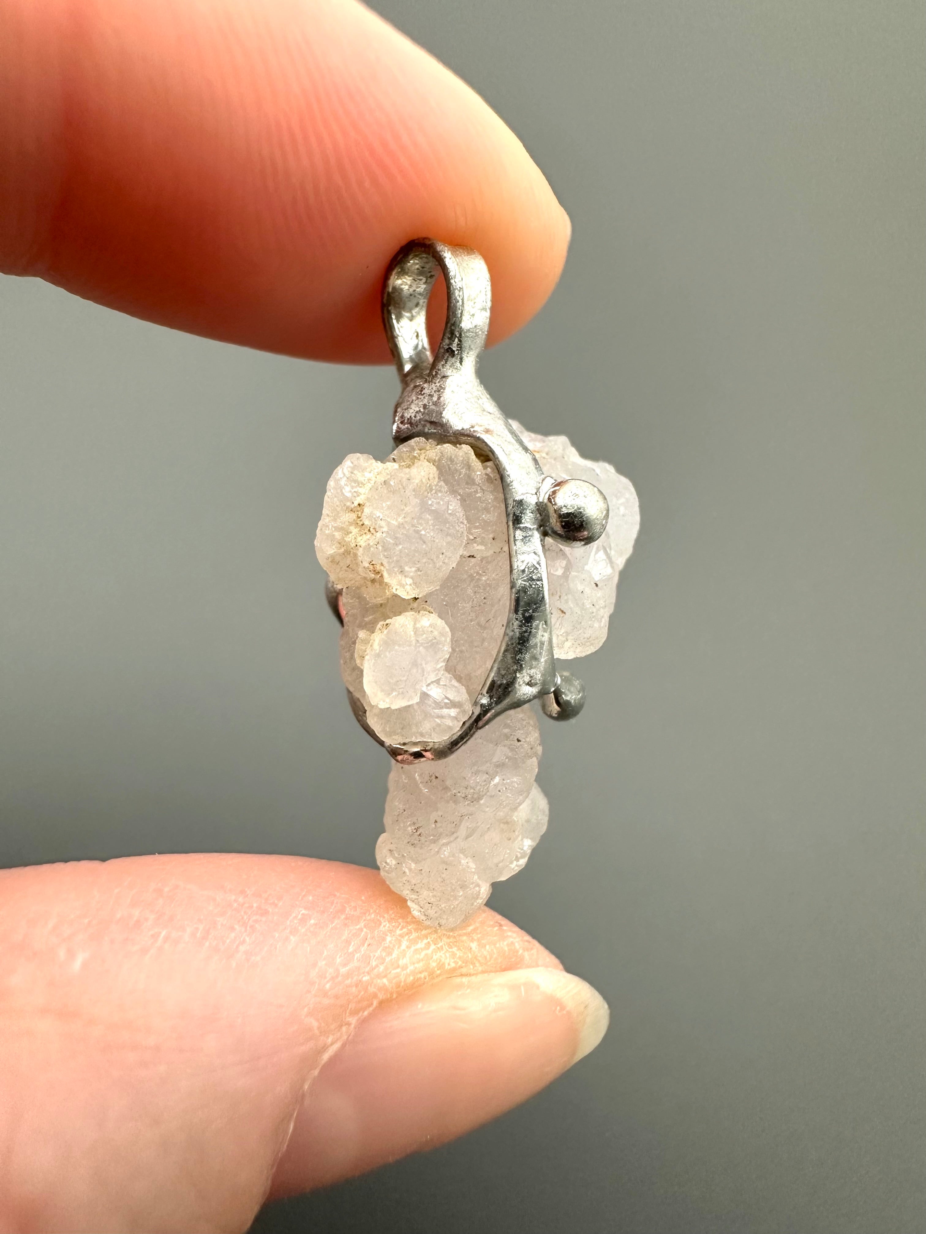 Grape chalcedony pendant - P/HCH84