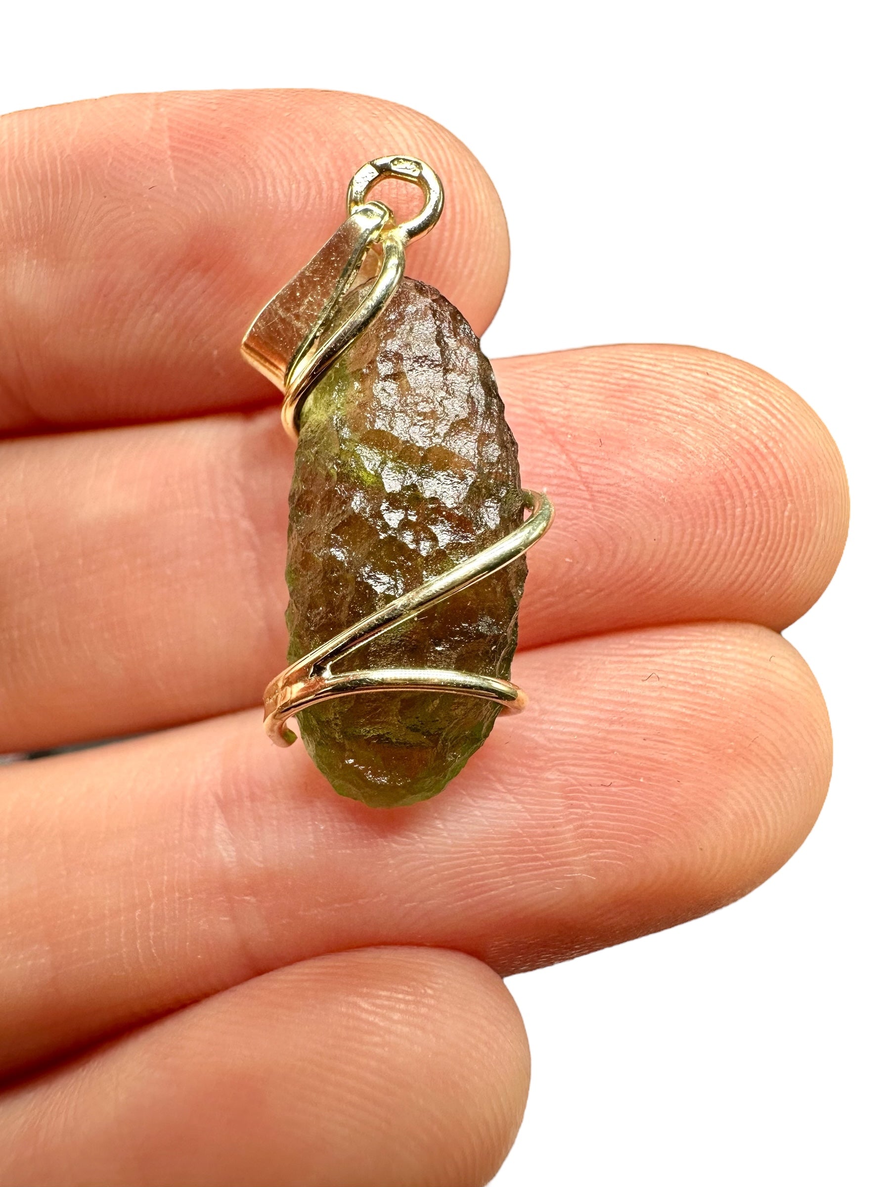 Gold moldavite pendant 1,9g