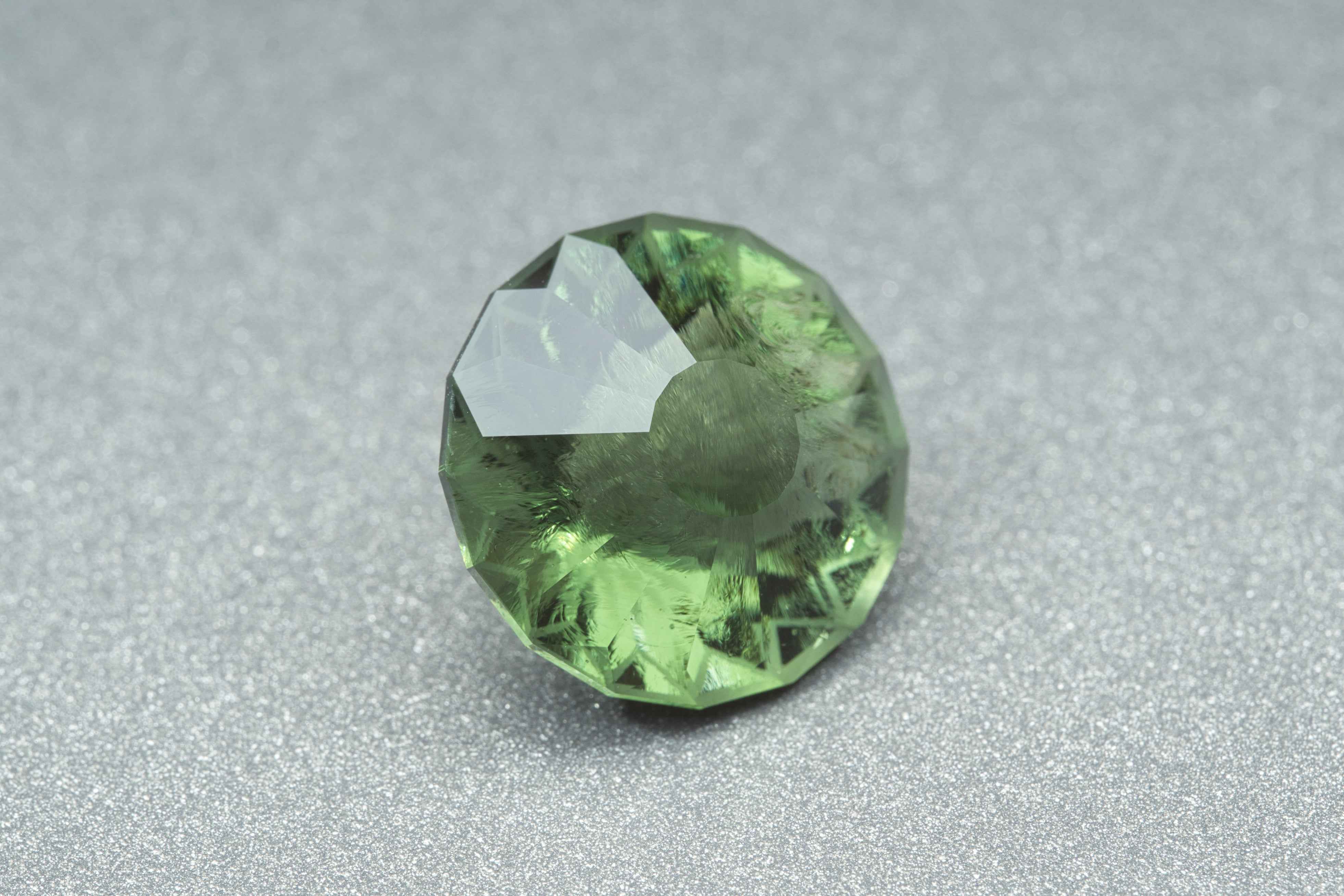 Moldavite faccettata 11,5ct – TOP - BV043