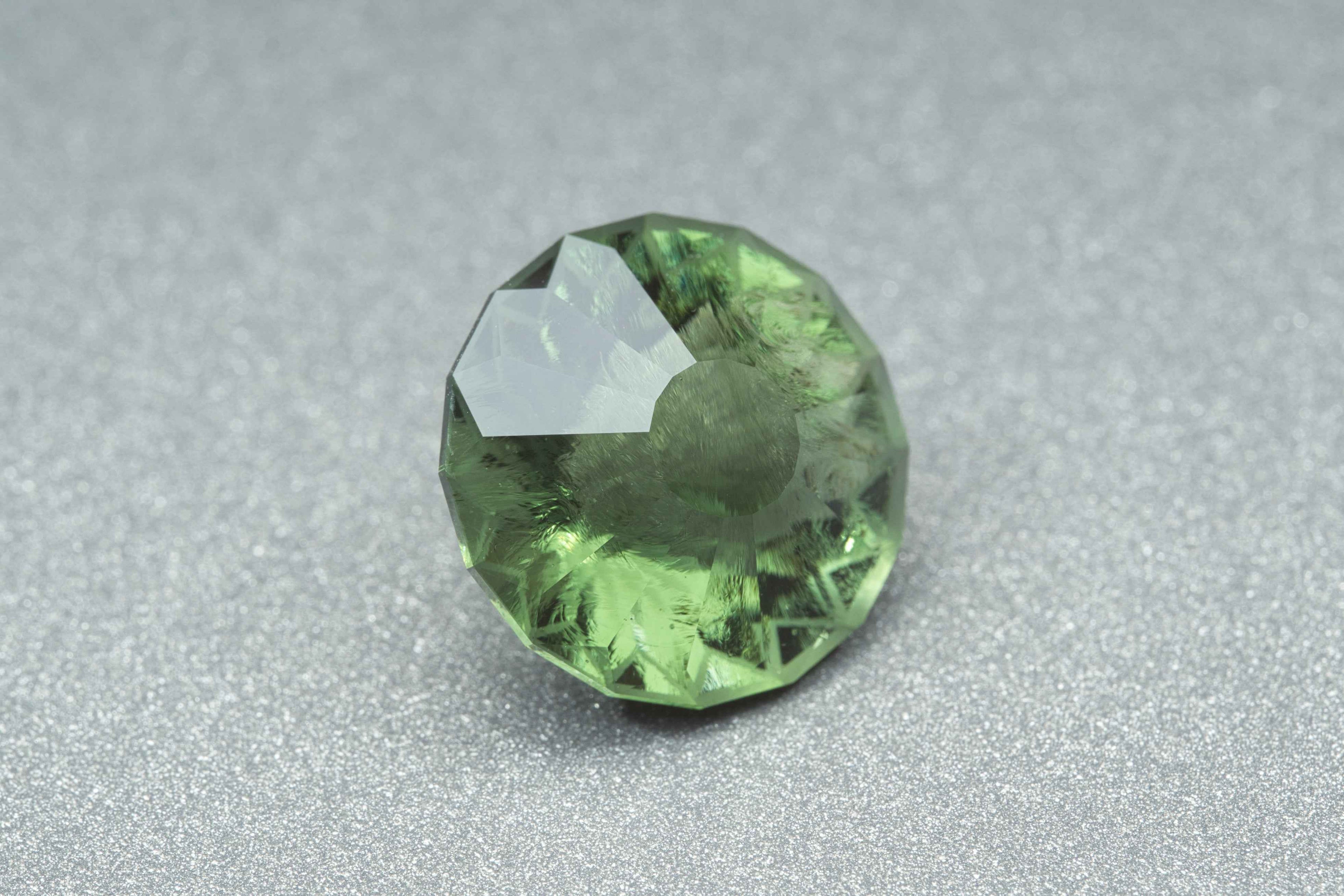 Moldavite faccettata 11,5ct – TOP - BV043