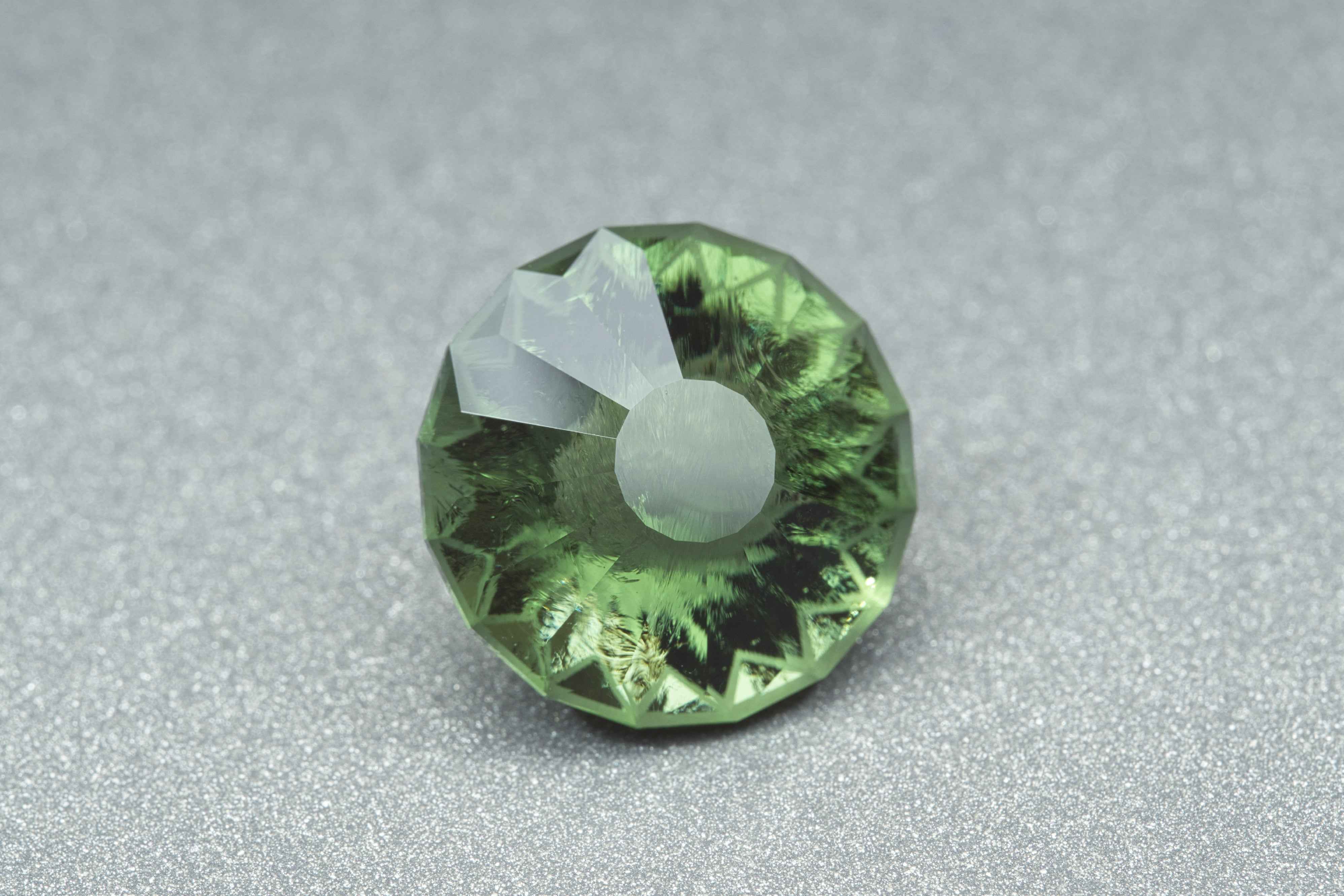 Moldavite faccettata 11,5ct – TOP - BV043