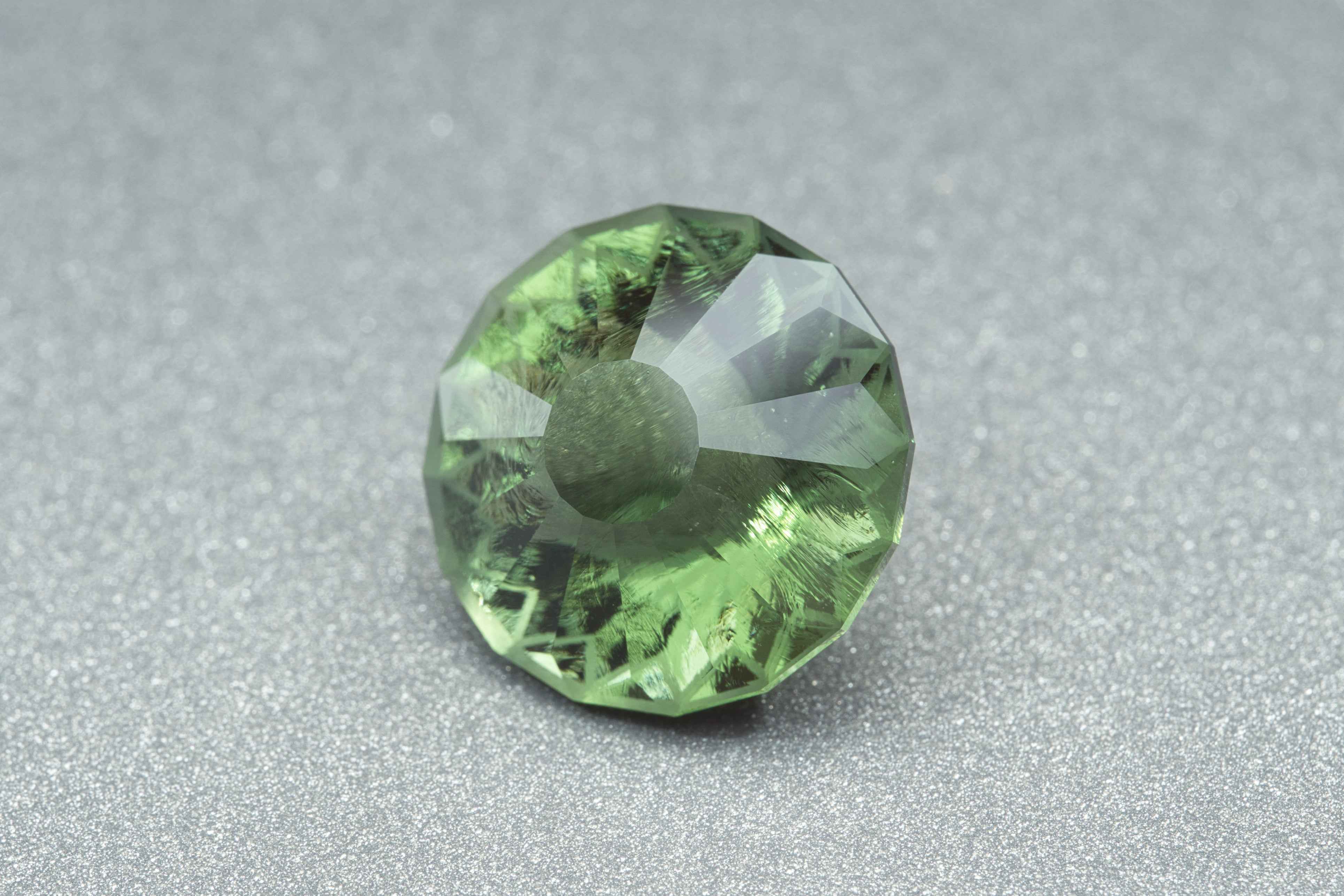 Moldavite faccettata 11,5ct – TOP - BV043