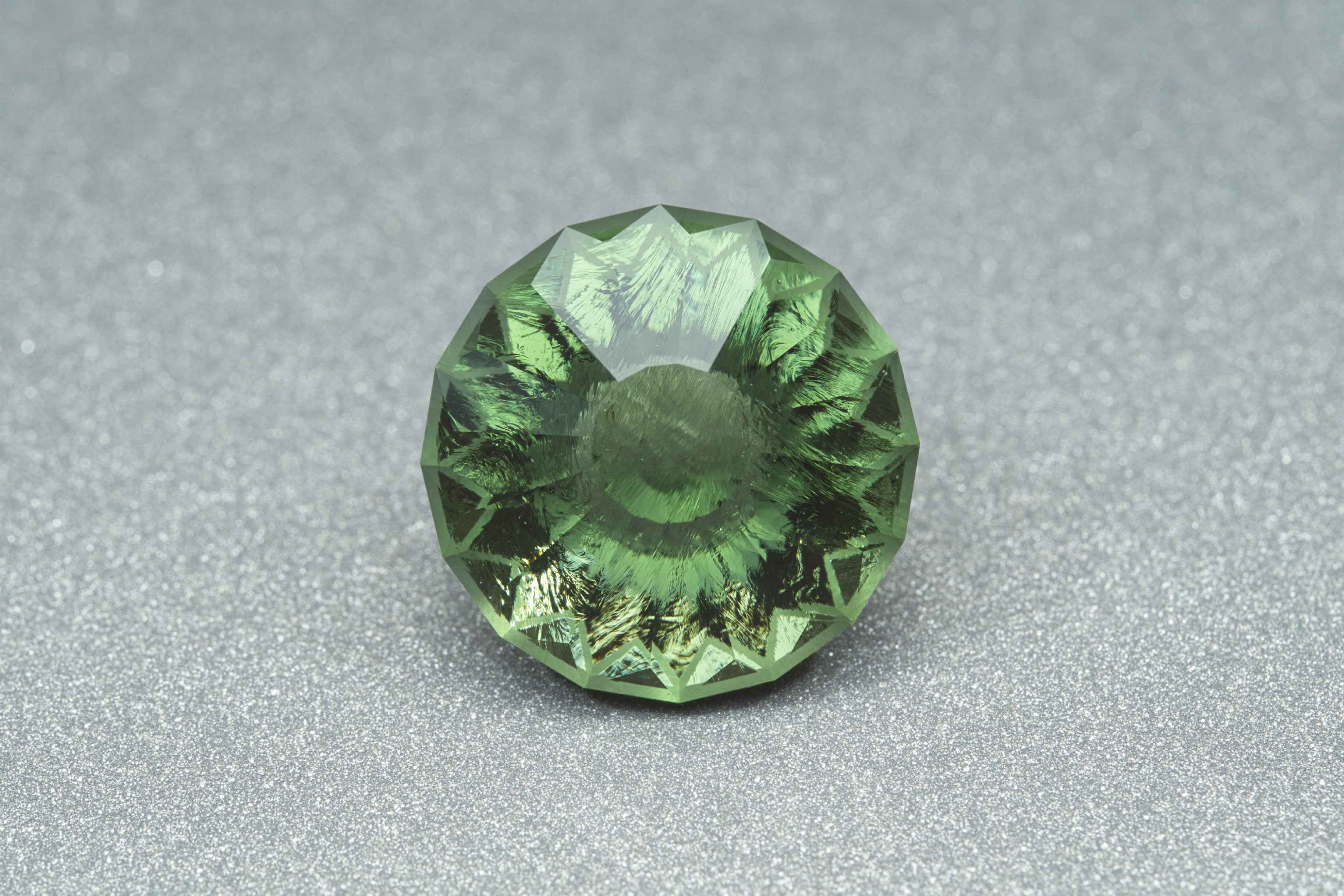 Moldavite faccettata 11,5ct – TOP - BV043