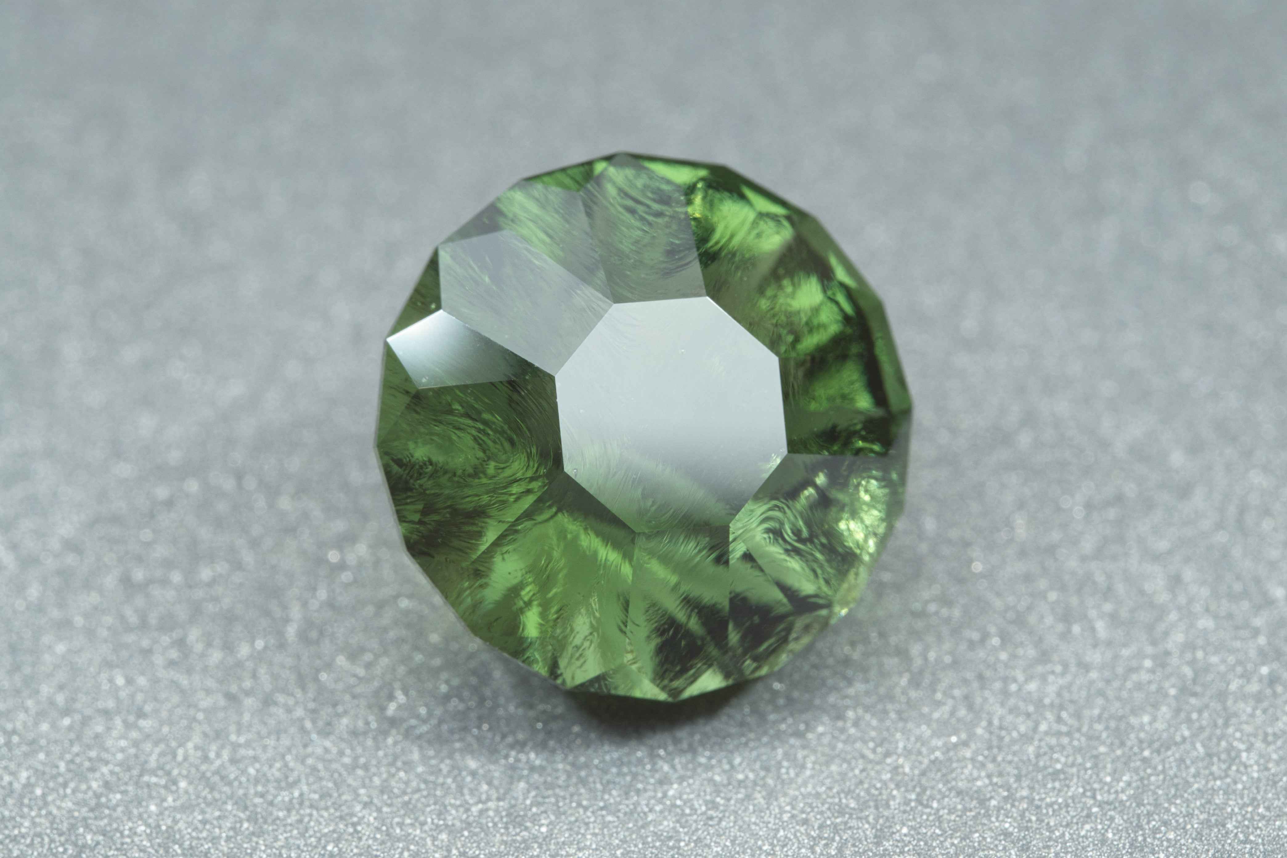 Moldavite faccettata 19ct – TOP quality - BV044