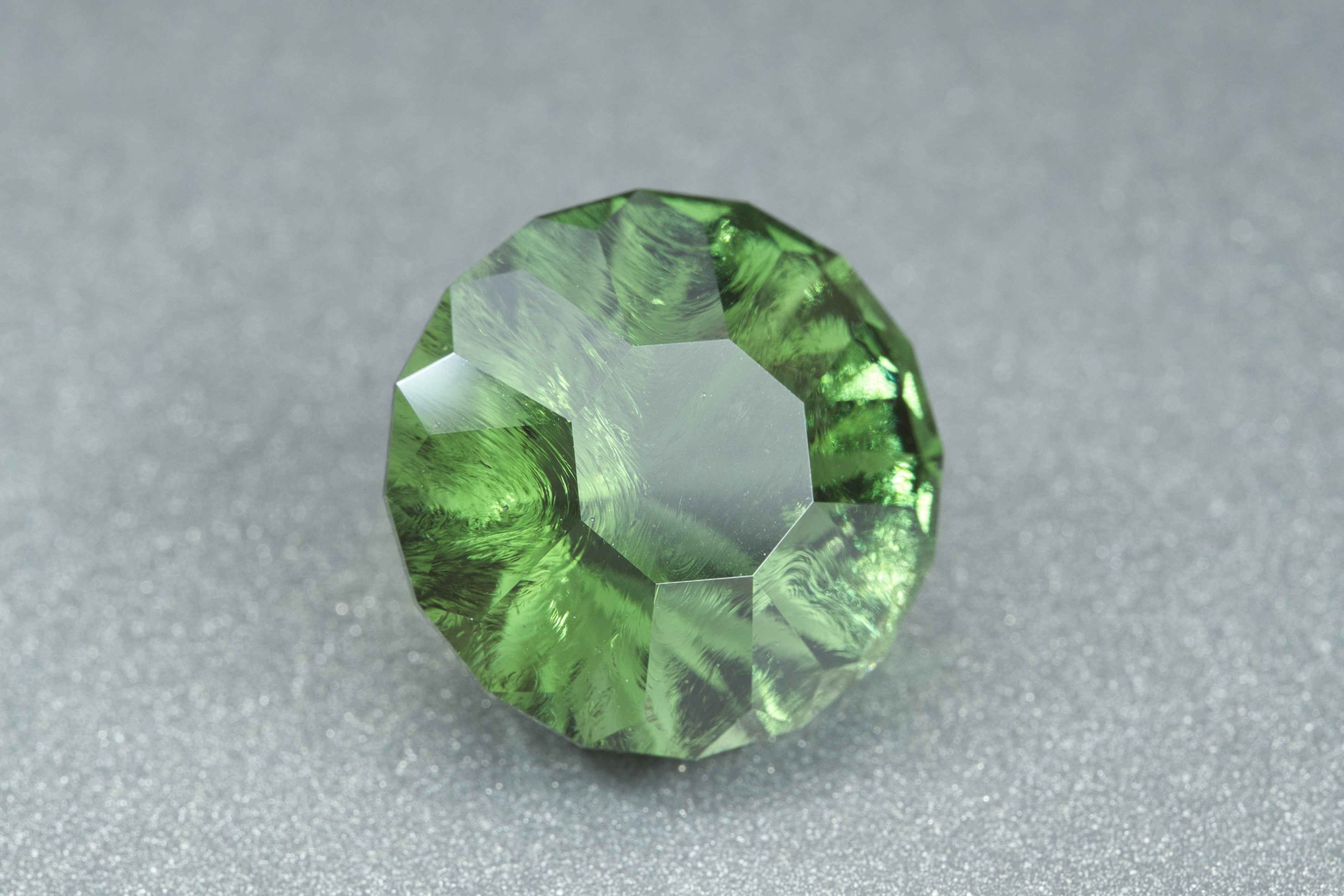 Moldavite faccettata 19ct – TOP quality - BV044