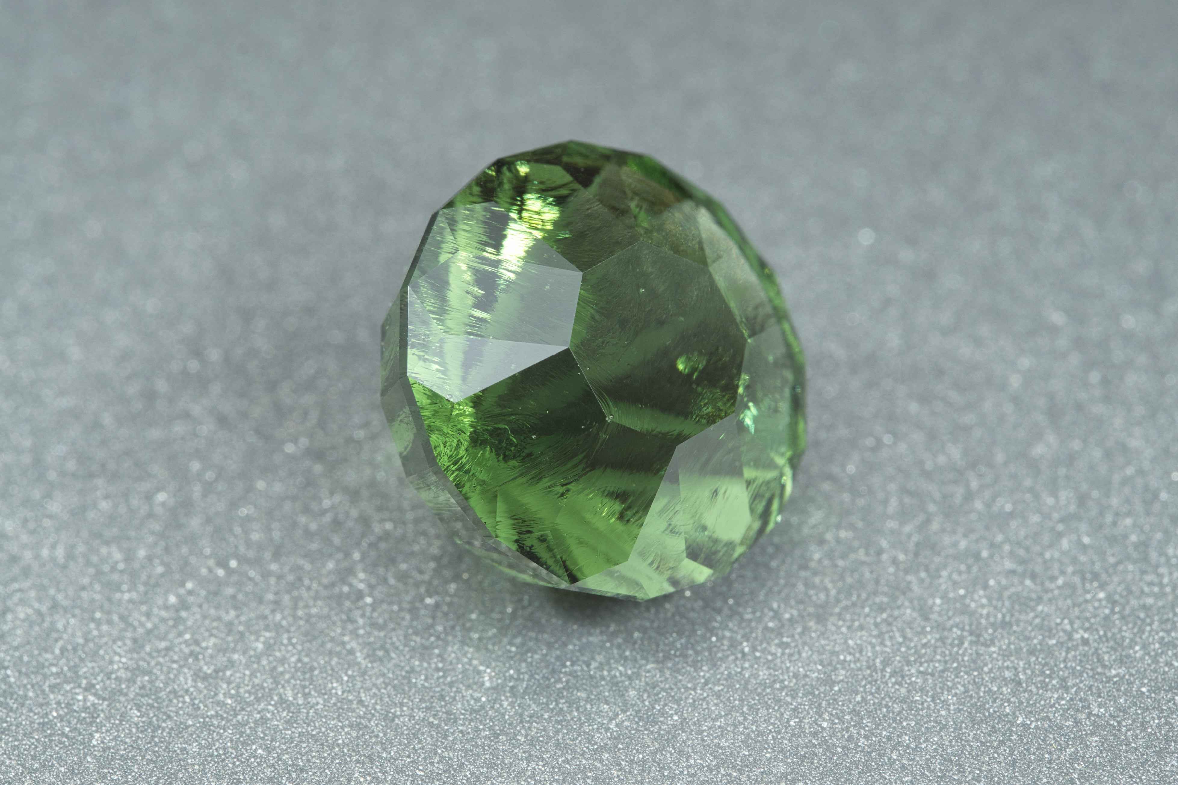 Moldavite faccettata 19ct – TOP quality - BV044