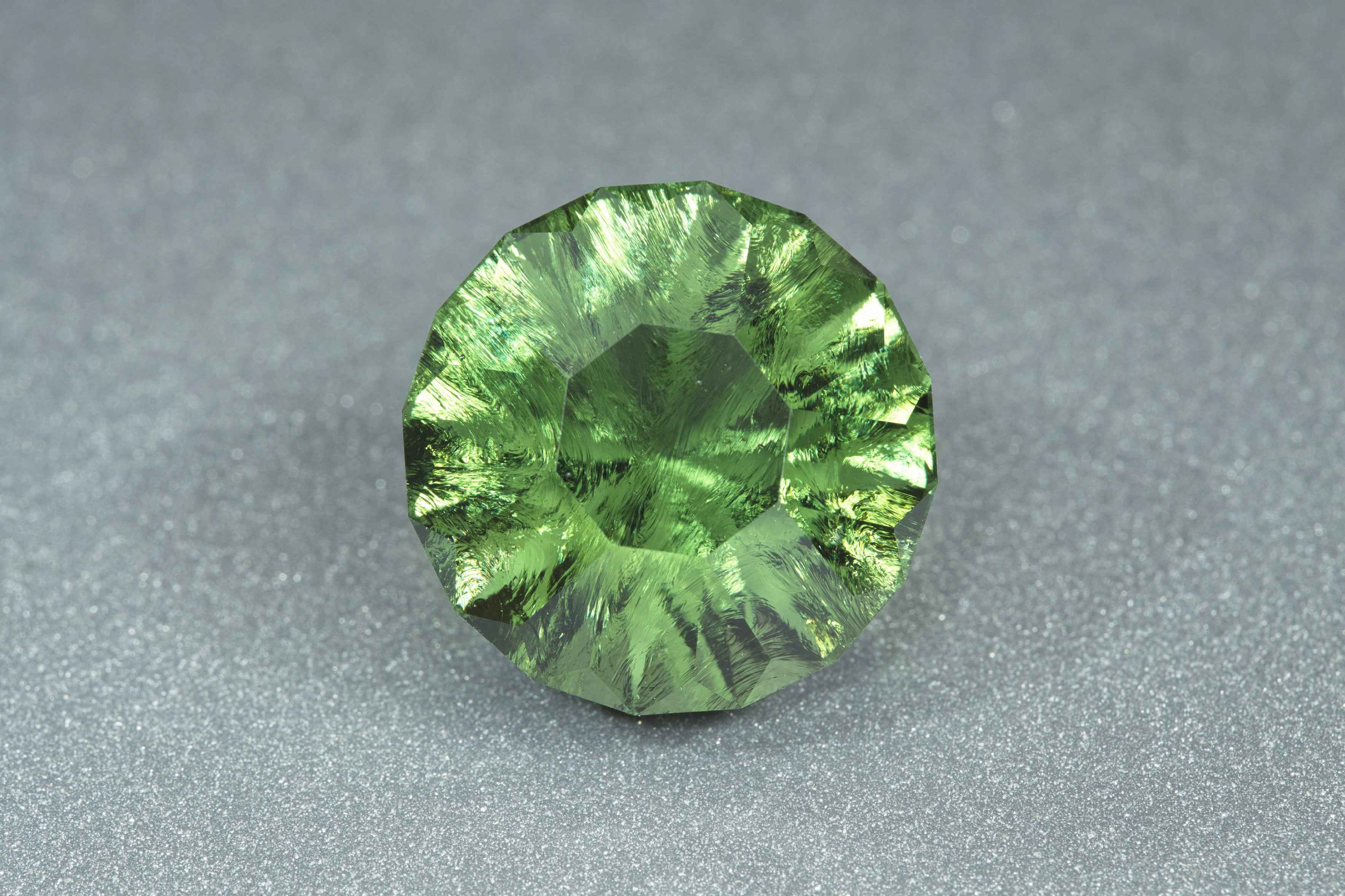 Moldavite faccettata 19ct – TOP quality - BV044