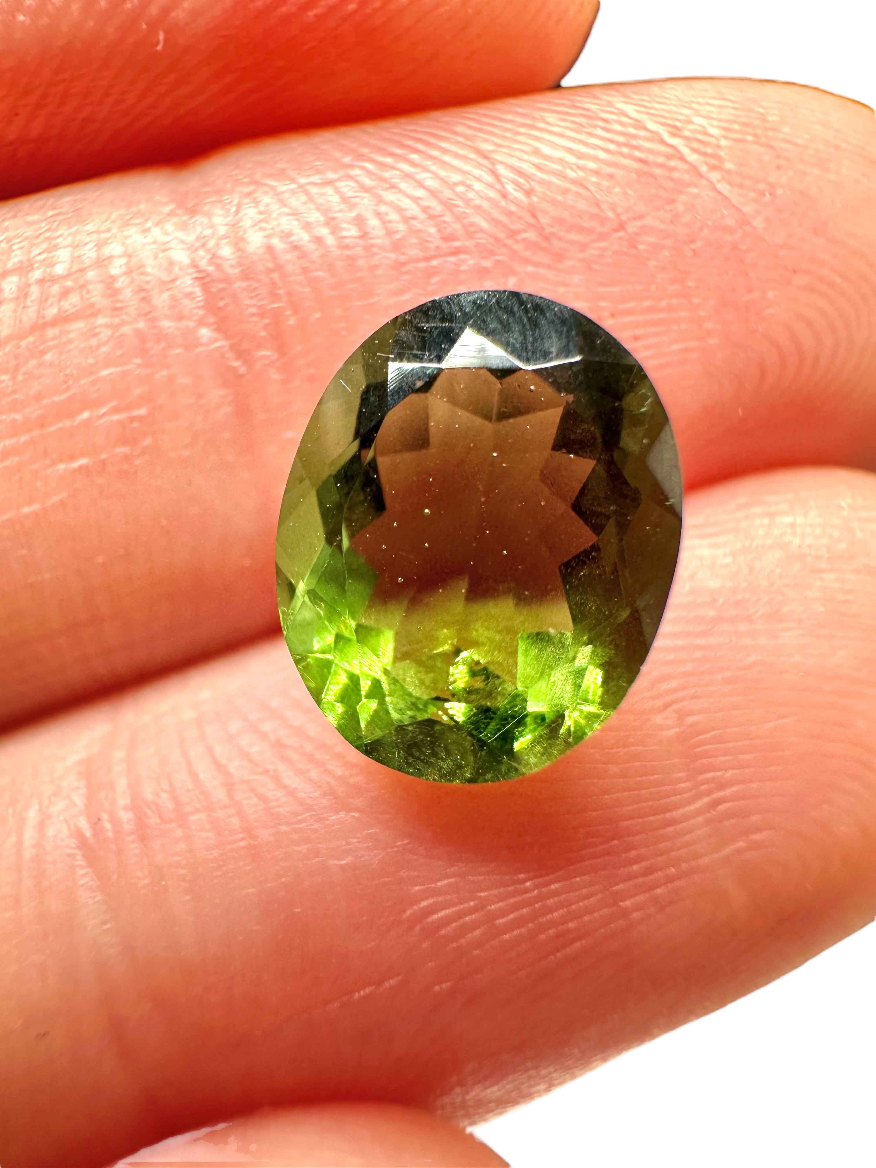 Moldavite faccettata in scatola 2,5ct - BV048