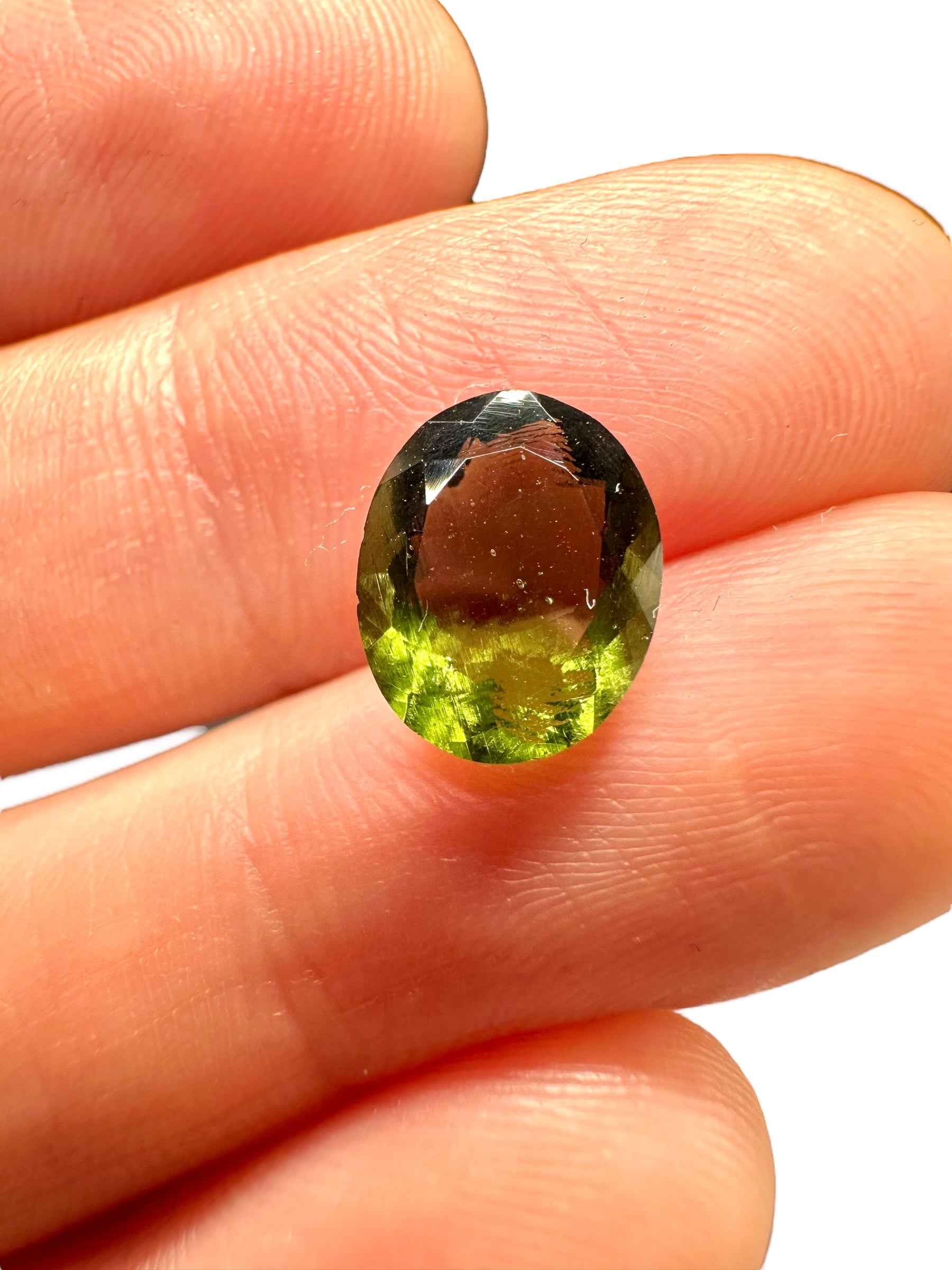 Moldavite faccettata in scatola 2ct - BV050