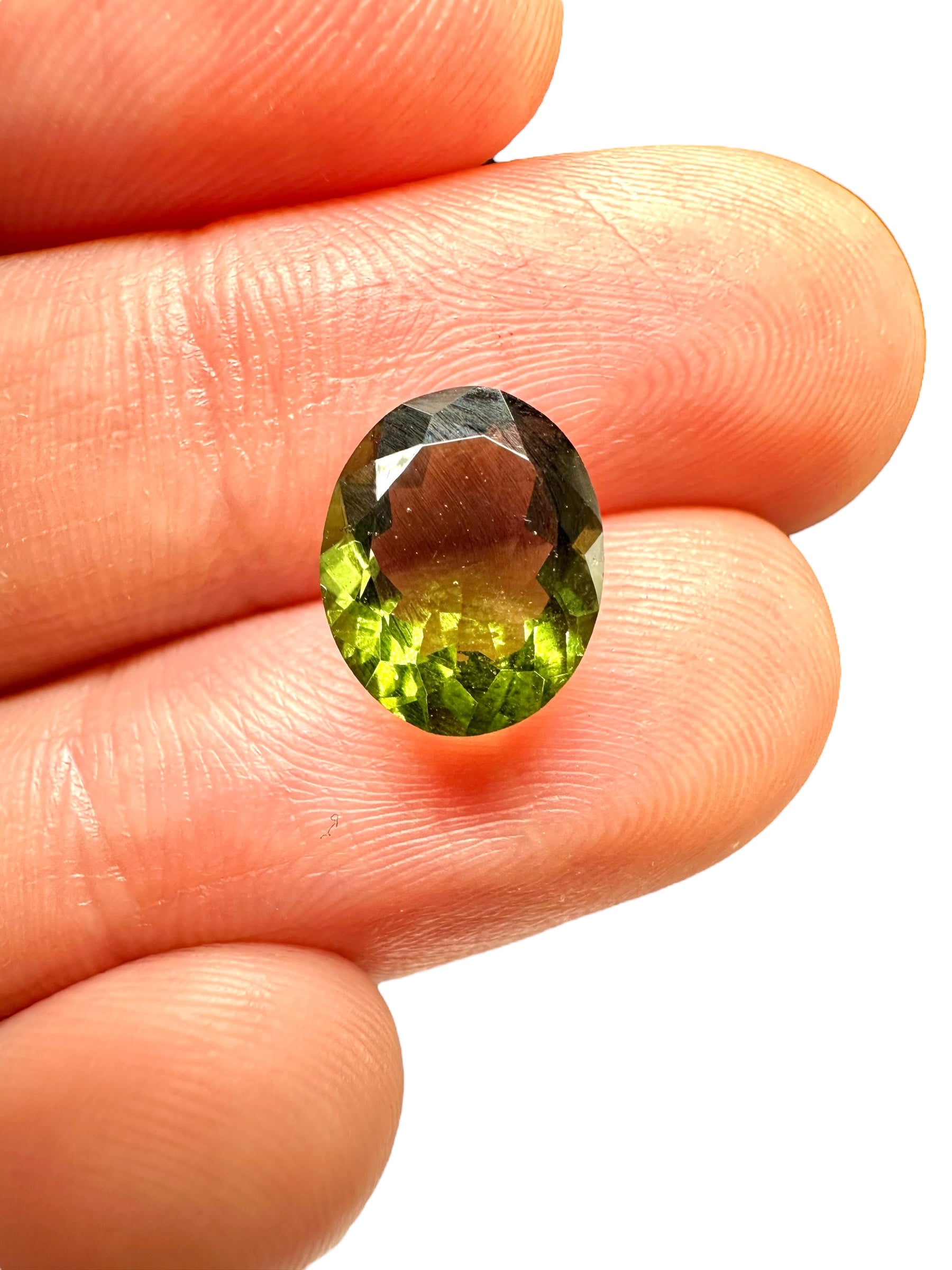 Faceted moldavite in box 1,85ct - BV052