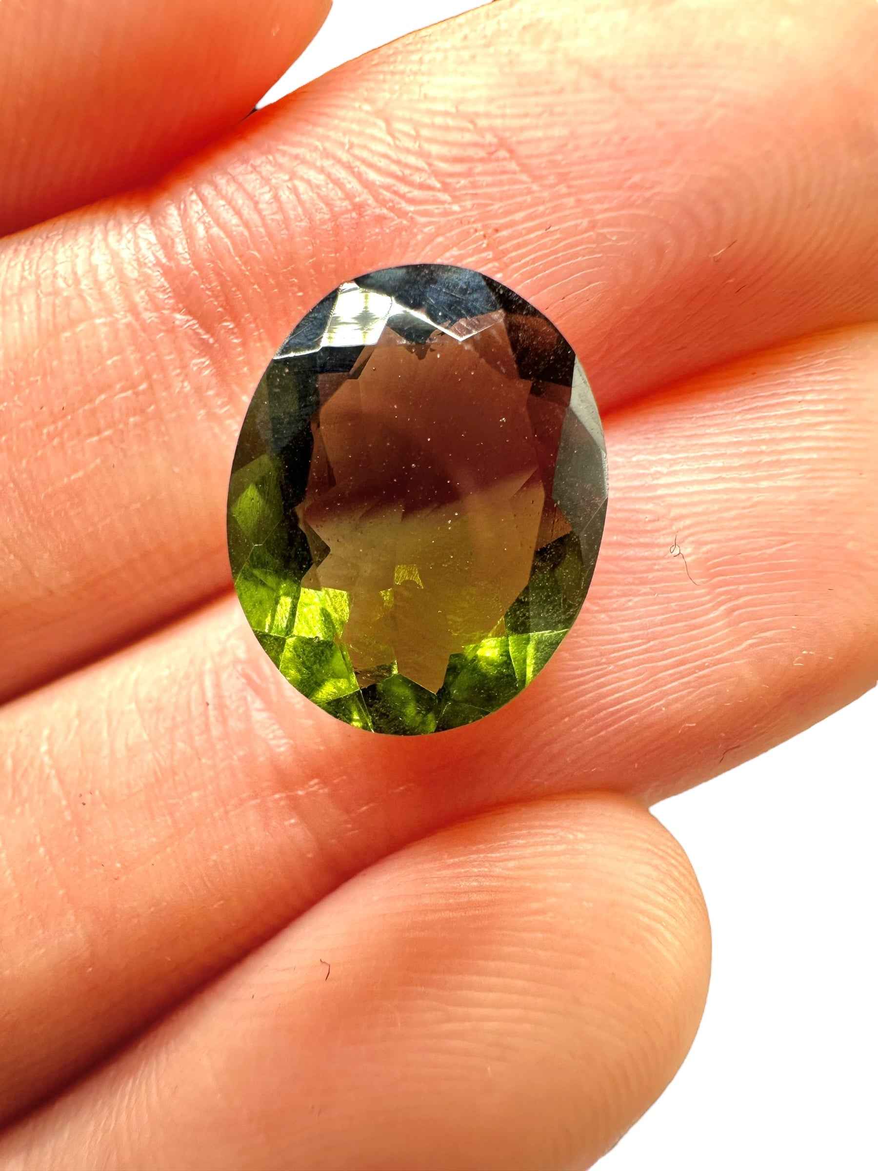 Moldavite faccettata in scatola 3,2ct - BV057