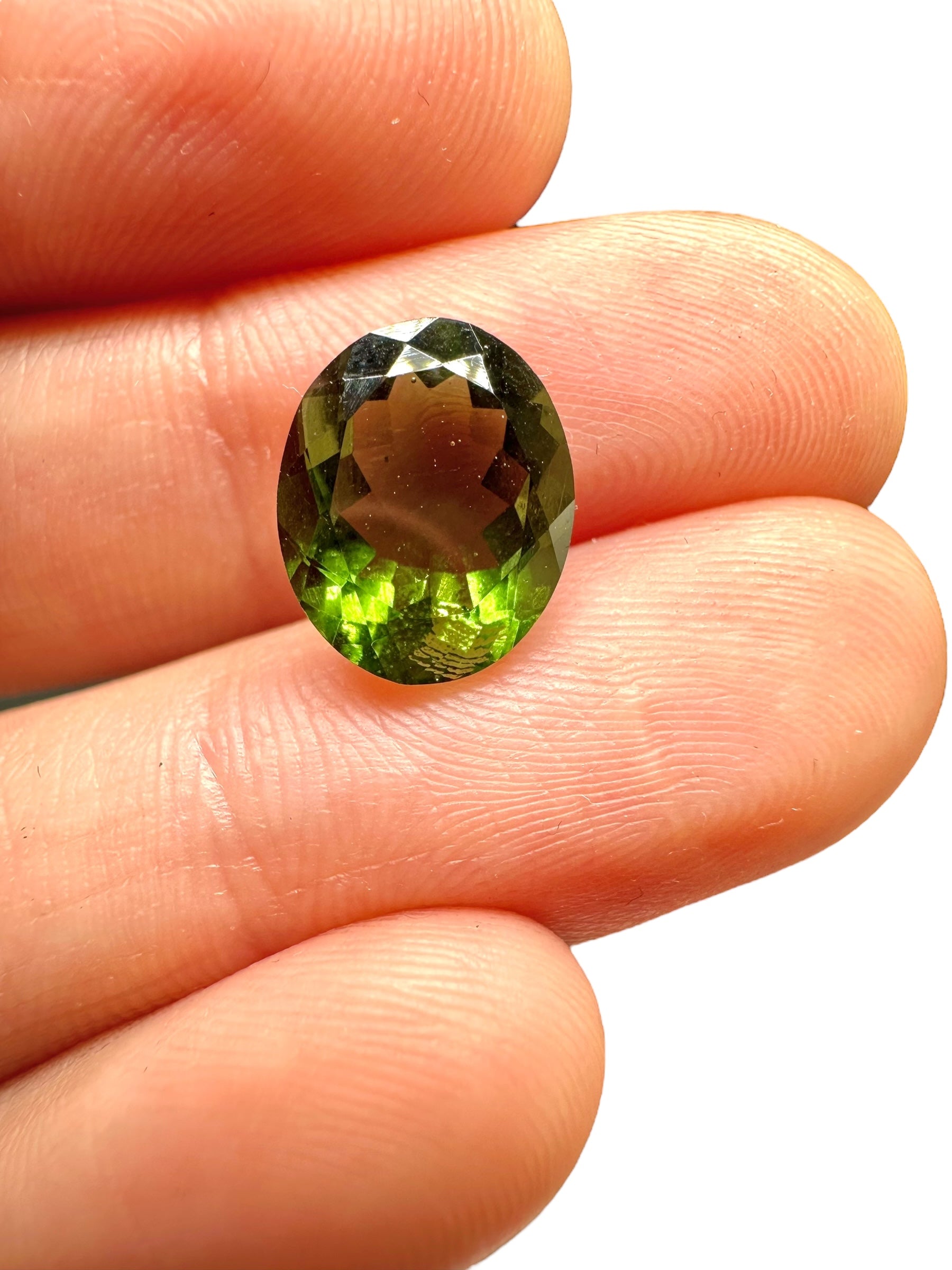 Faceted moldavite in box 3,1ct - BV058