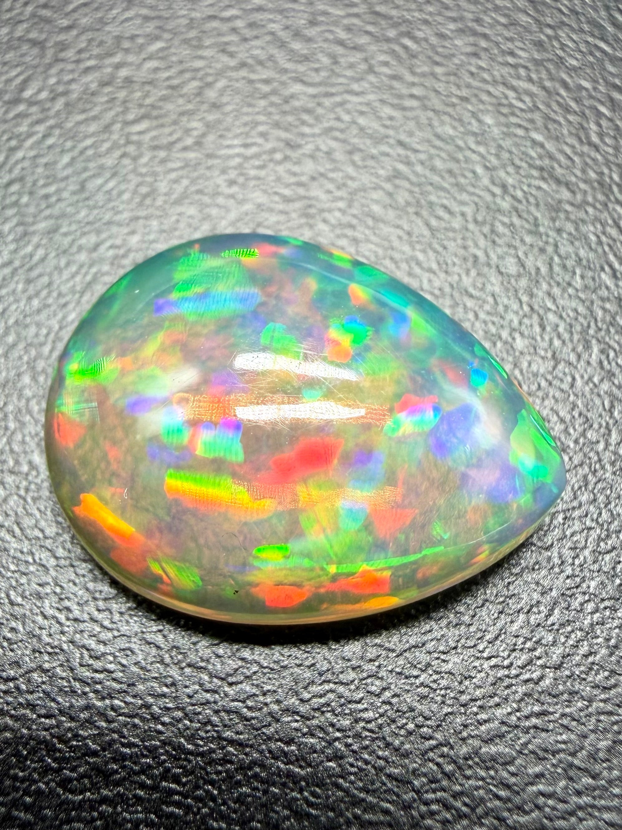 Precious opal cabochon 4,6ct – Welo, Ethiopia