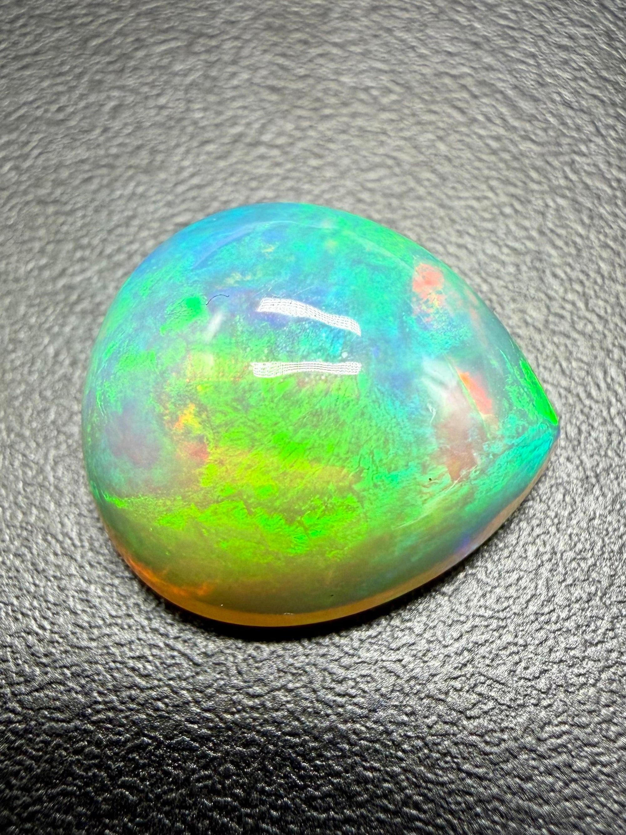 Precious opal cabochon 7,2ct – Welo, Ethiopia