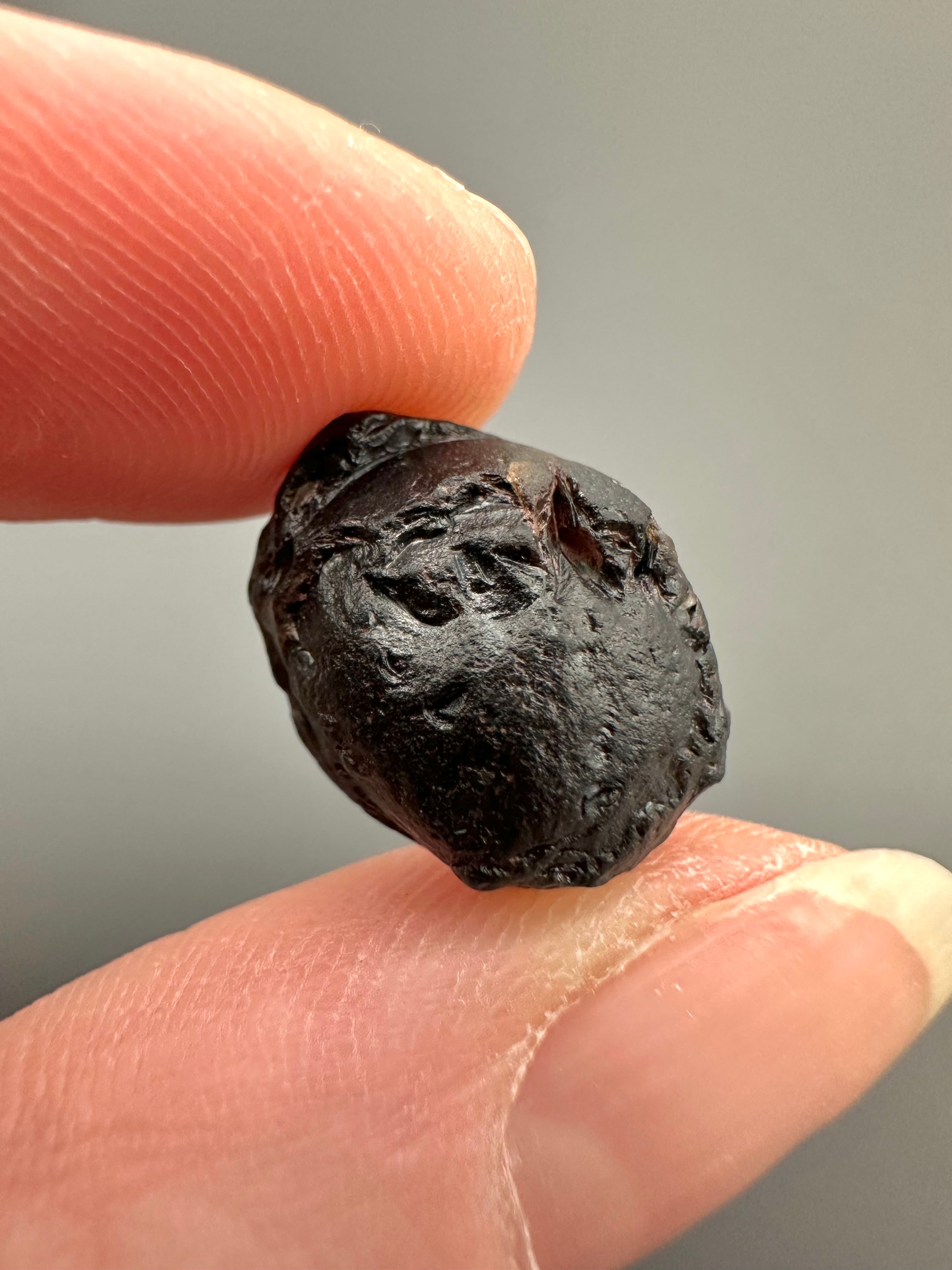 Australite "button" 1,9g – Kalgoorlie, Western Australia - AU035