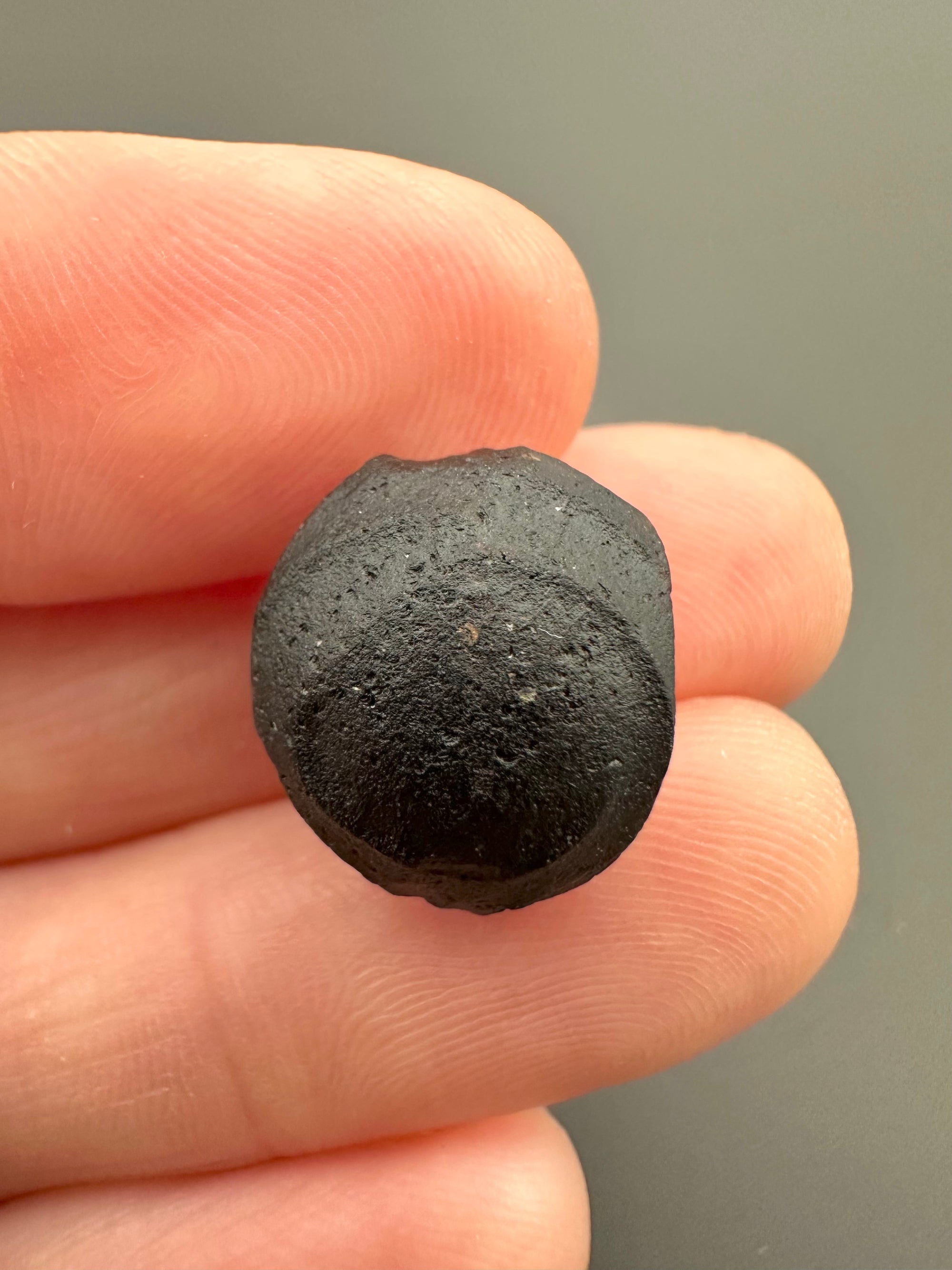 Australite "button" 1,8g – Kalgoorlie, Western Australia