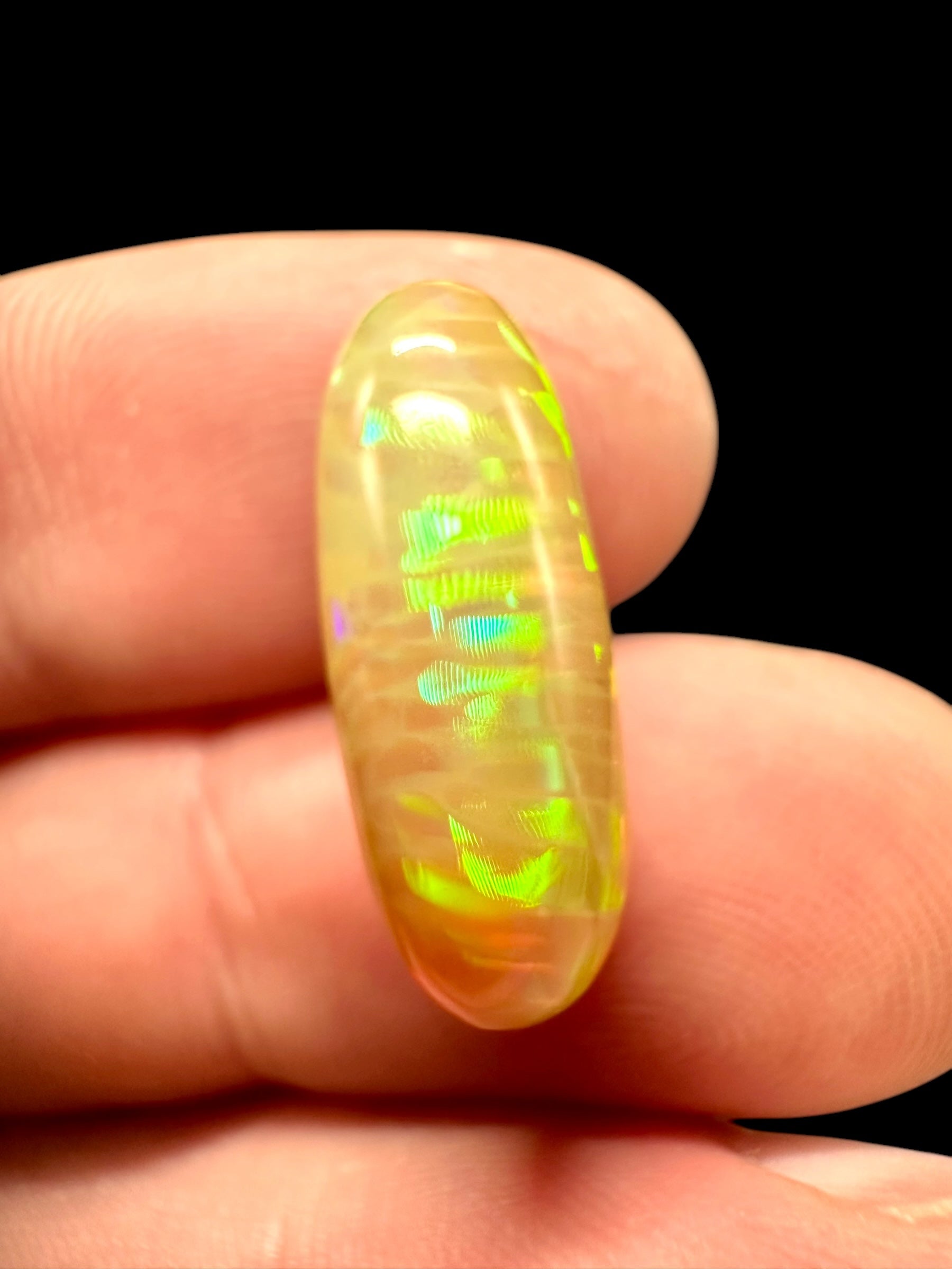 Precious opal cabochon 6,6ct – Welo, Ethiopia - OPK031