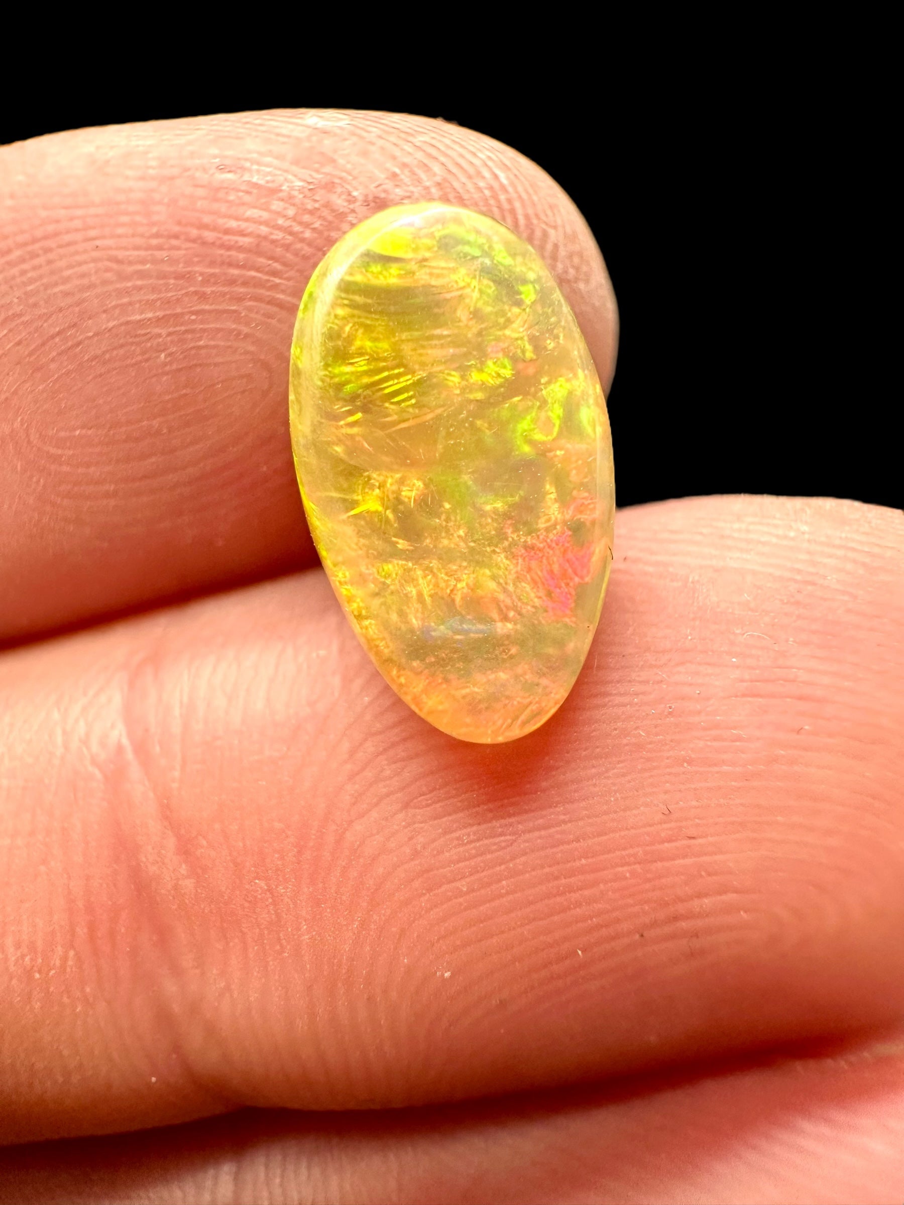 Precious opal cabochon 2,85ct – Welo, Ethiopia - OPK033