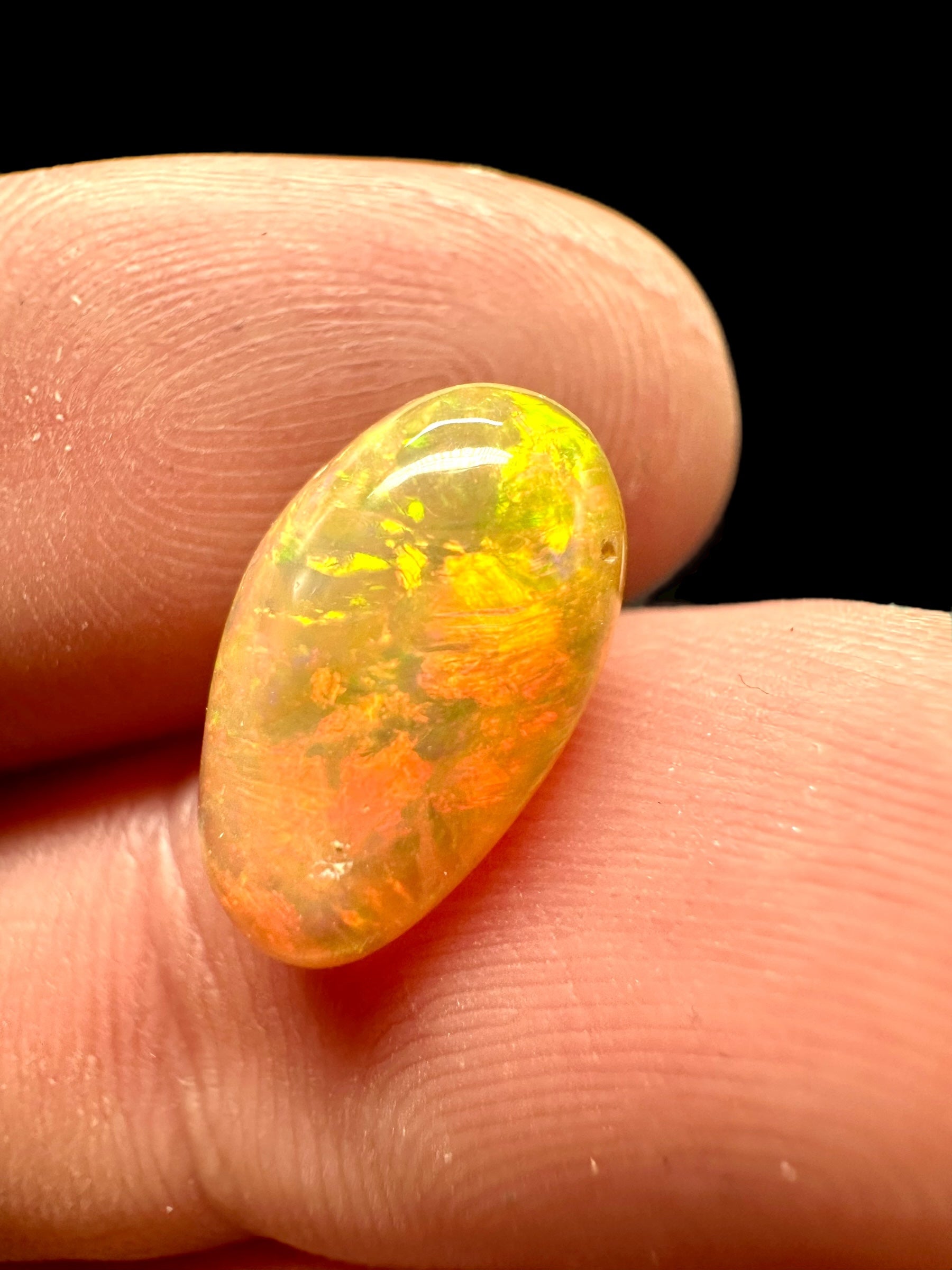 Precious opal cabochon 2,85ct – Welo, Ethiopia - OPK033