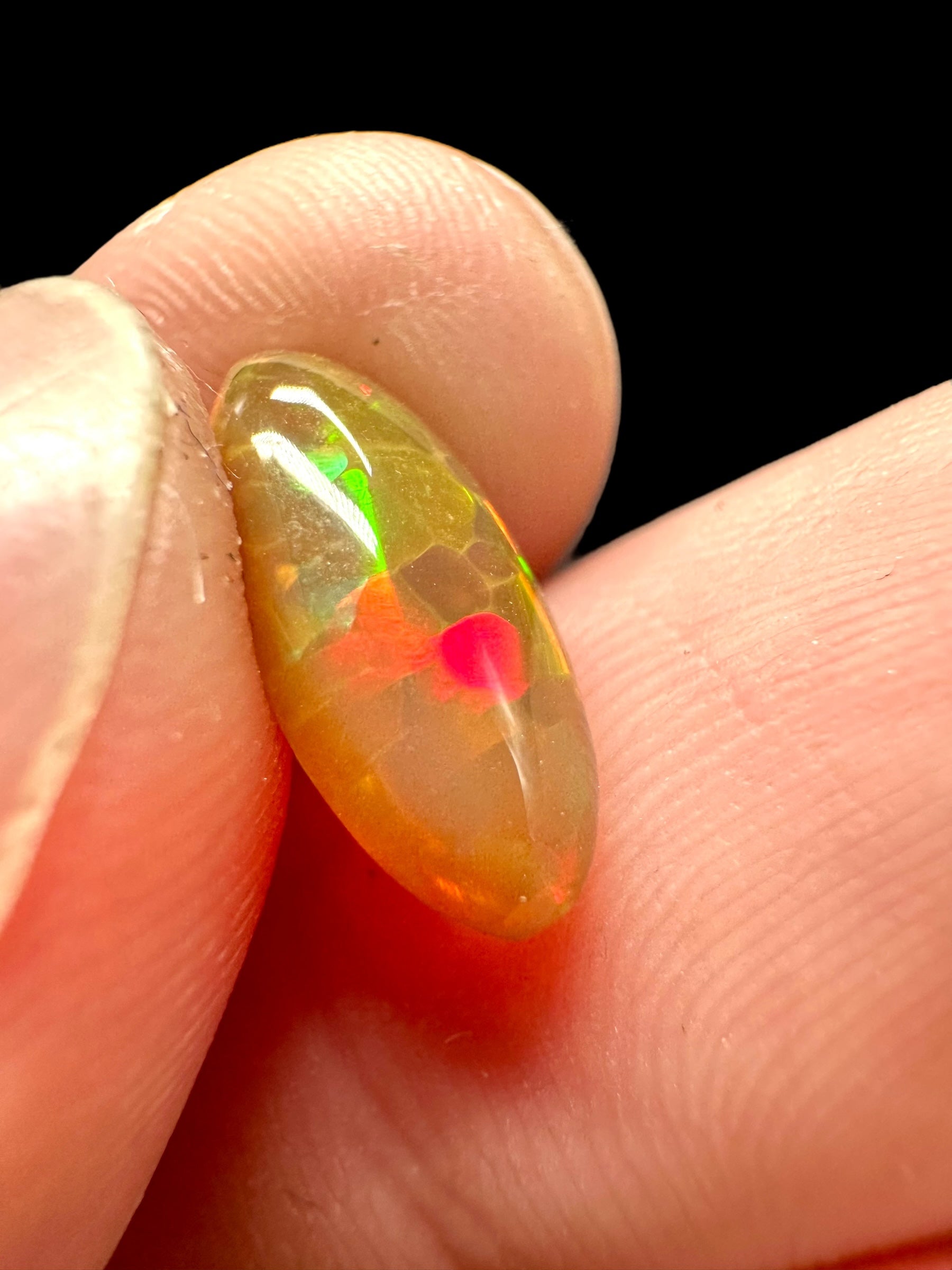 Precious opal cabochon 2,2ct – Welo, Ethiopia - OPK035
