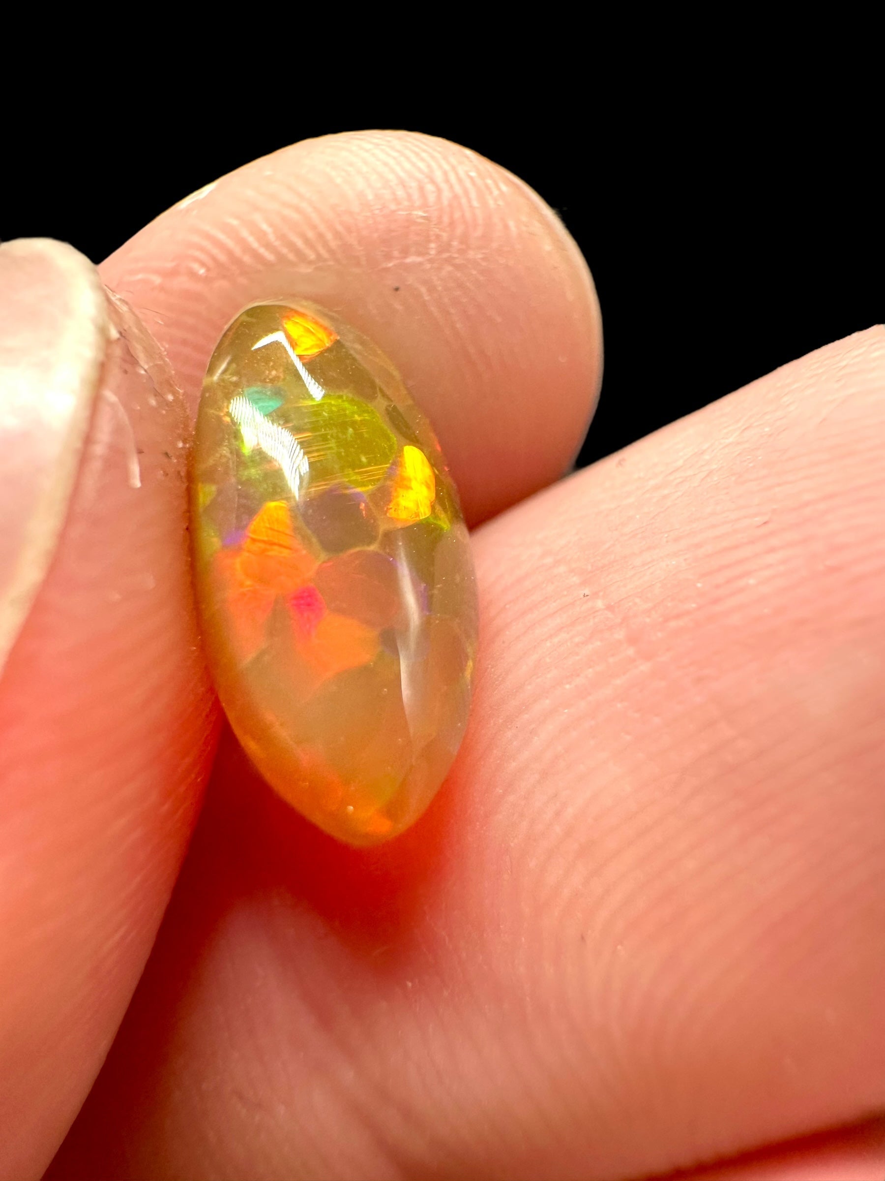 Precious opal cabochon 2,2ct – Welo, Ethiopia - OPK035