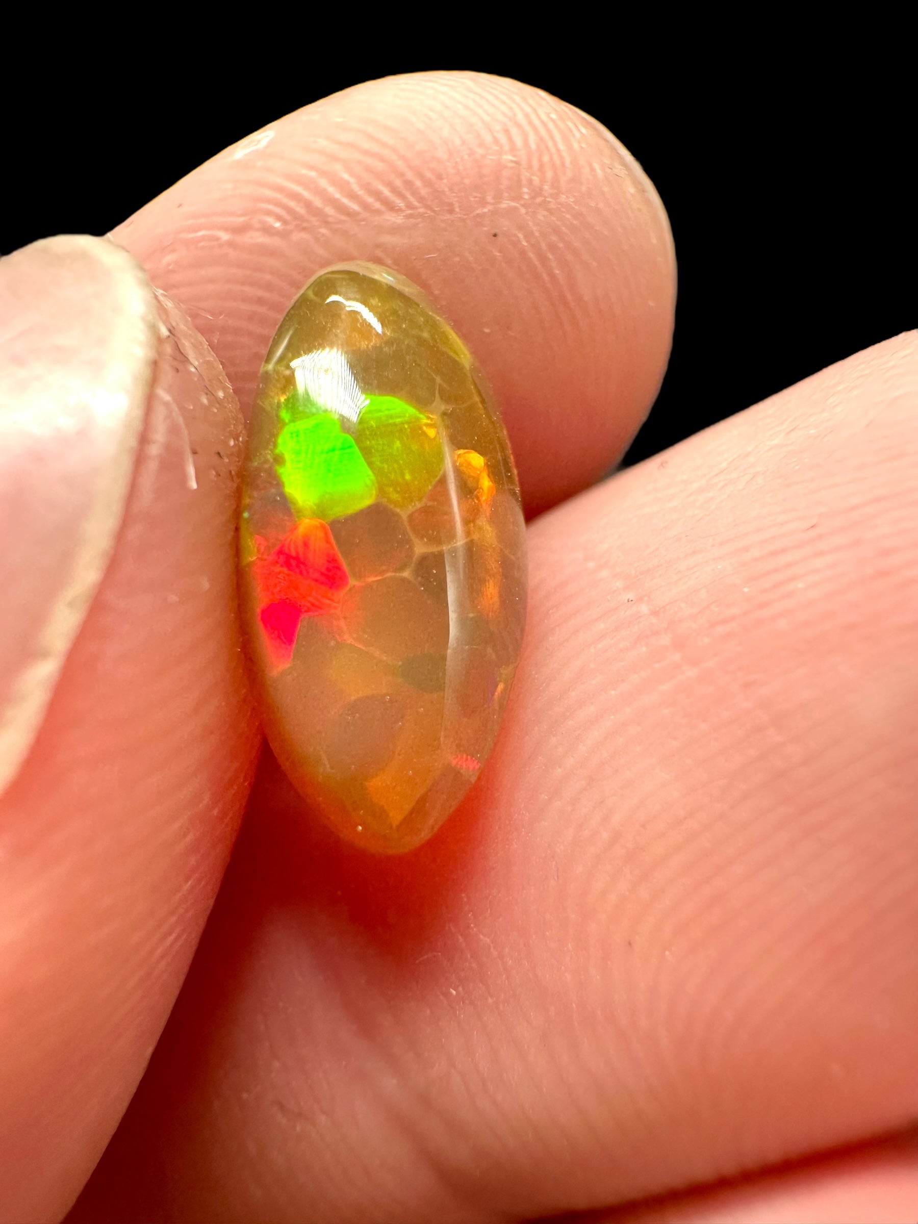 Precious opal cabochon 2,2ct – Welo, Ethiopia - OPK035