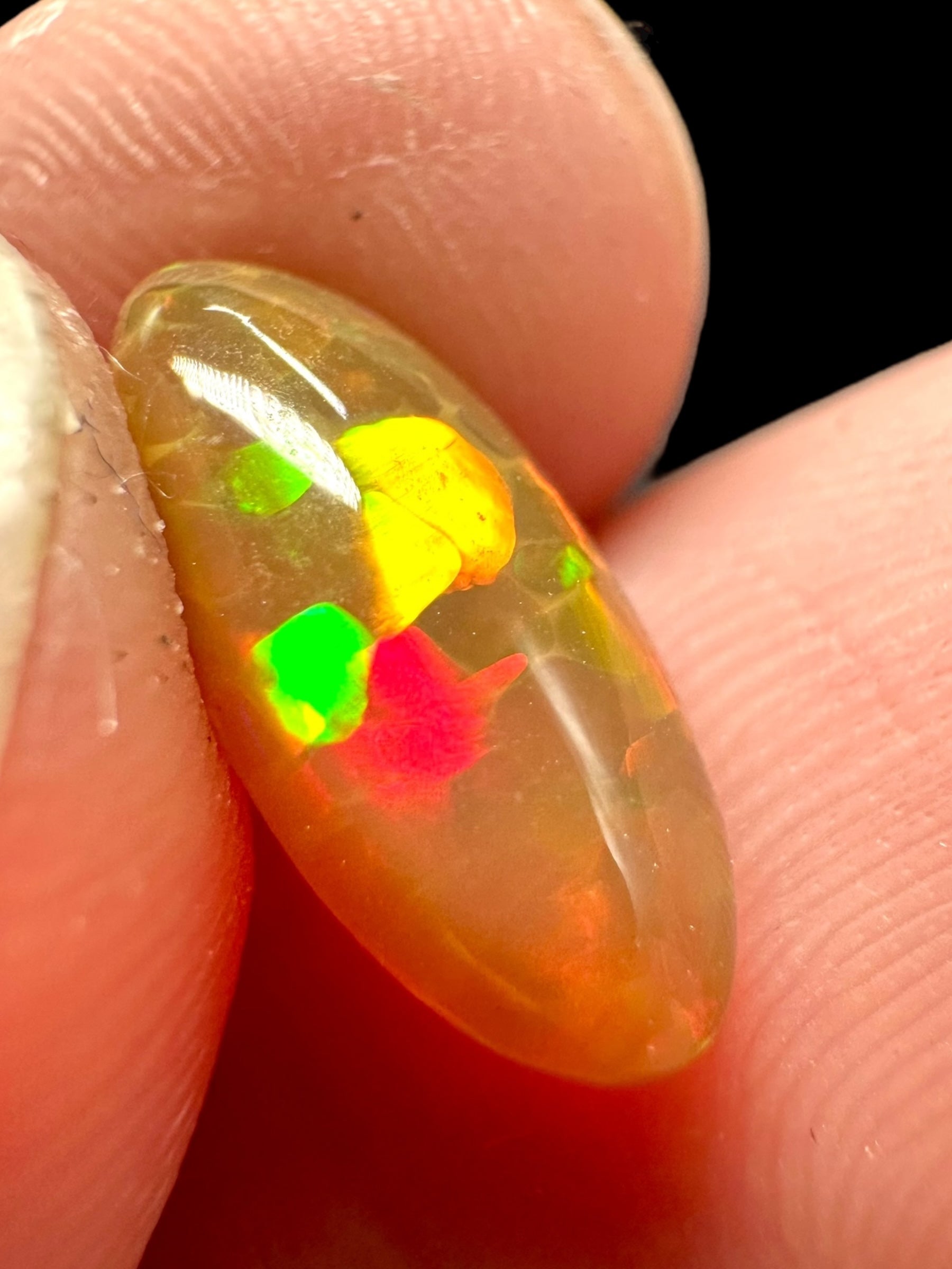 Precious opal cabochon 2,2ct – Welo, Ethiopia