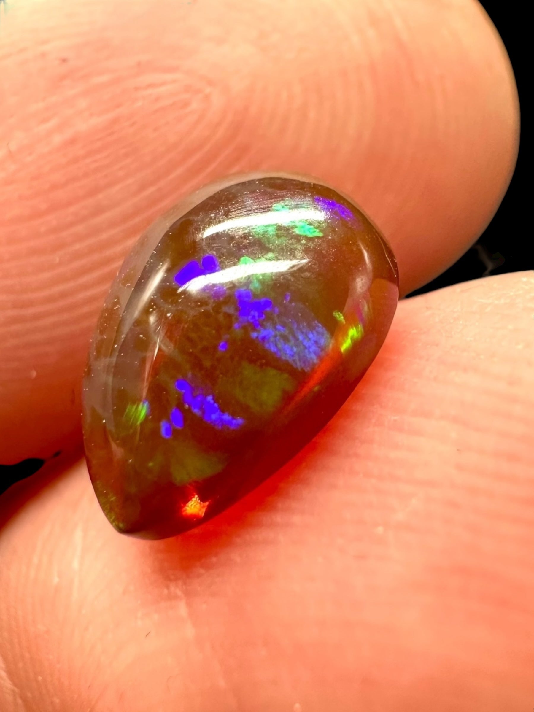 Precious opal cabochon 1,45ct – Welo, Ethiopia