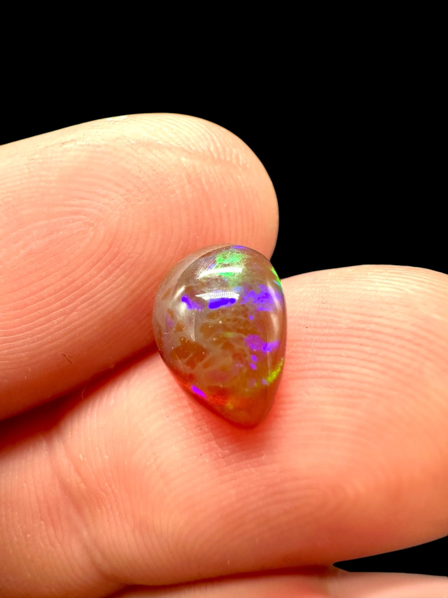 Precious opal cabochon 1,45ct – Welo, Ethiopia - OPK036