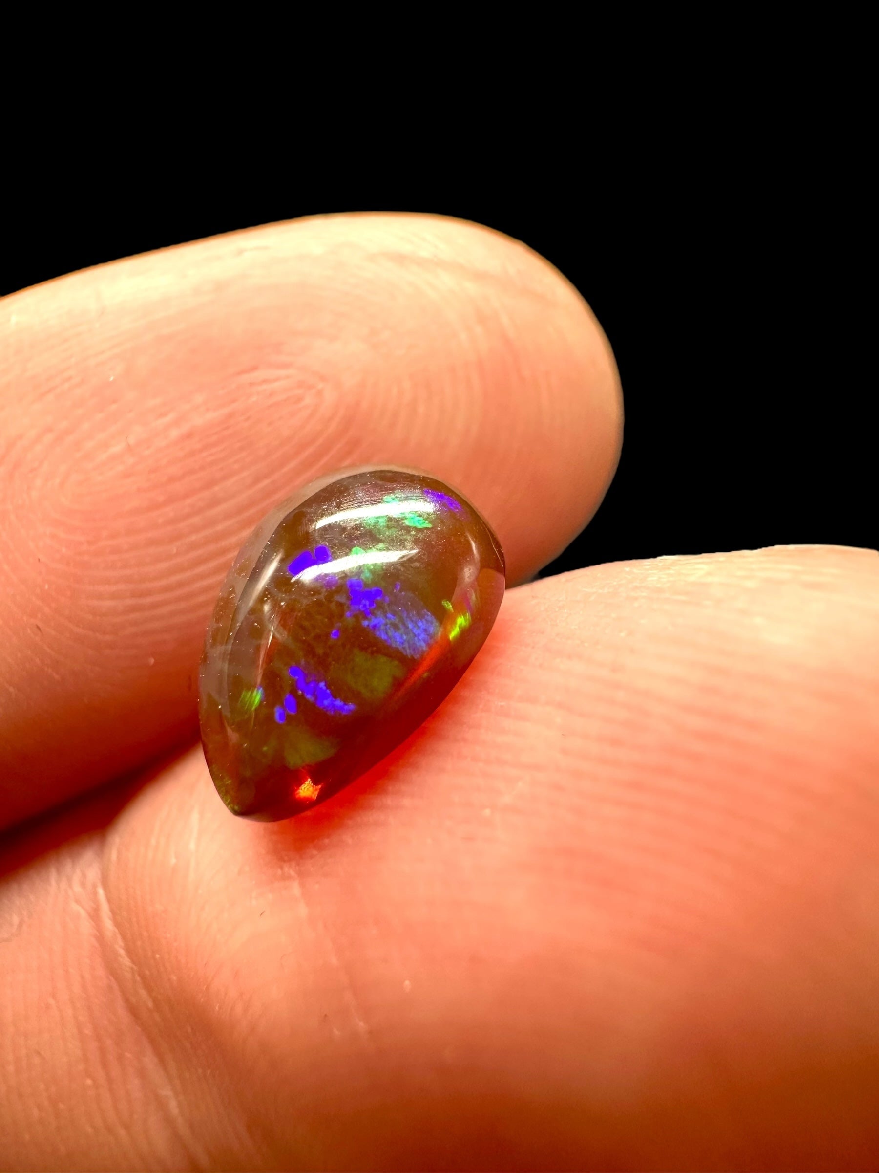 Precious opal cabochon 1,45ct – Welo, Ethiopia - OPK036