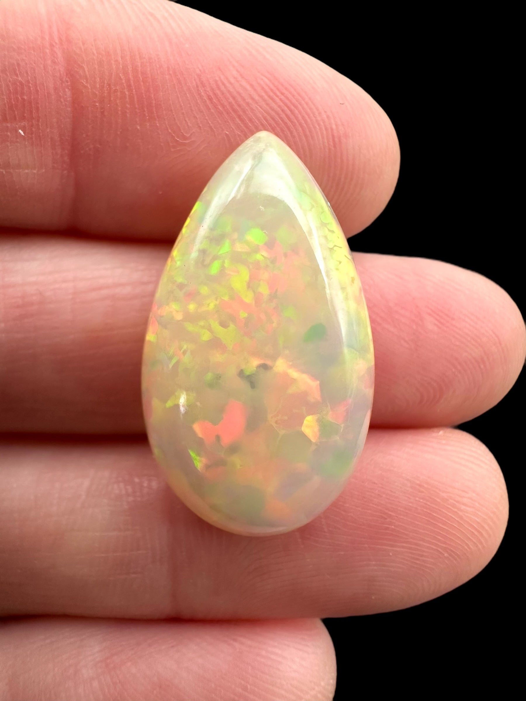 Precious opal cabochon 10,6ct – Welo, Ethiopia